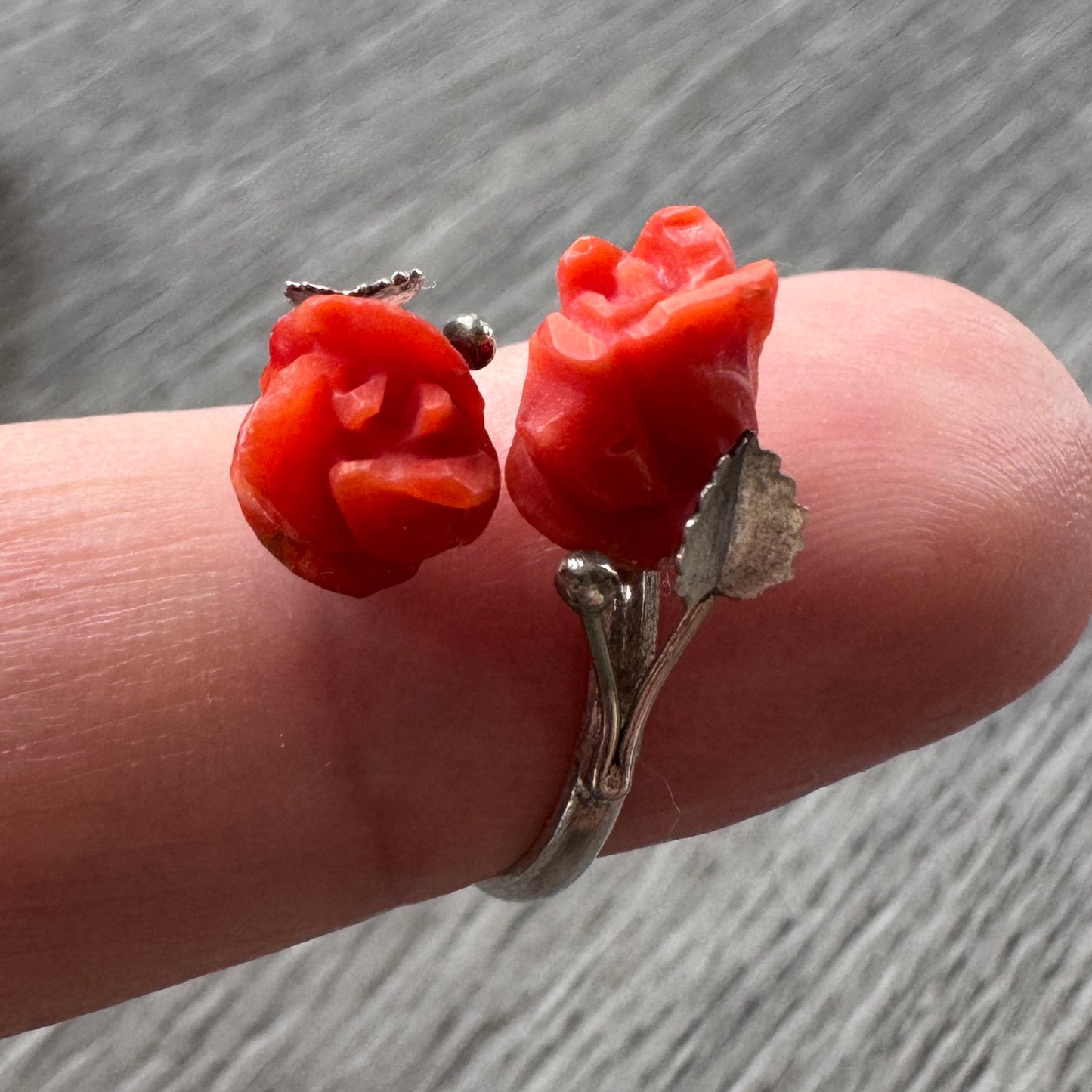 Bague ancienne en Argent et Corail Sculpté - Travail artisanal