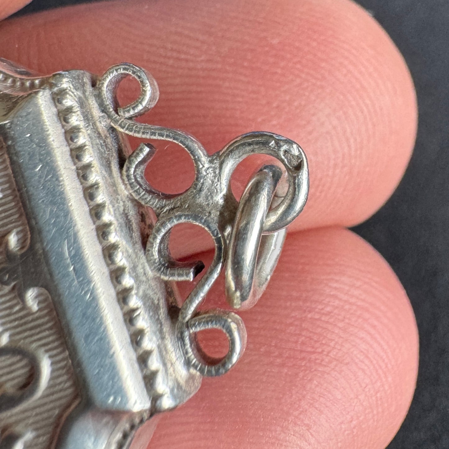 Pendentif ancien en Argent XIXeme - décor aux clés