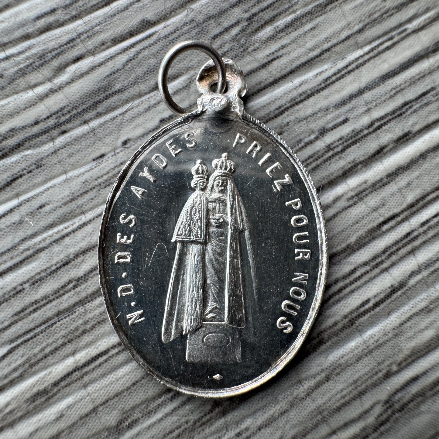 Médaille religieuse ancienne en argent - Notre Dame des Aydes BLOIS