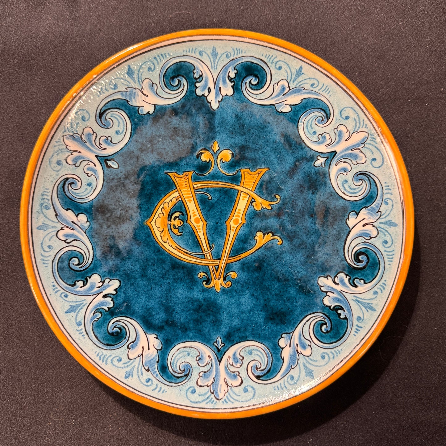 Assiette ancienne Ulysse Blois Balon - « Monogramme CV »