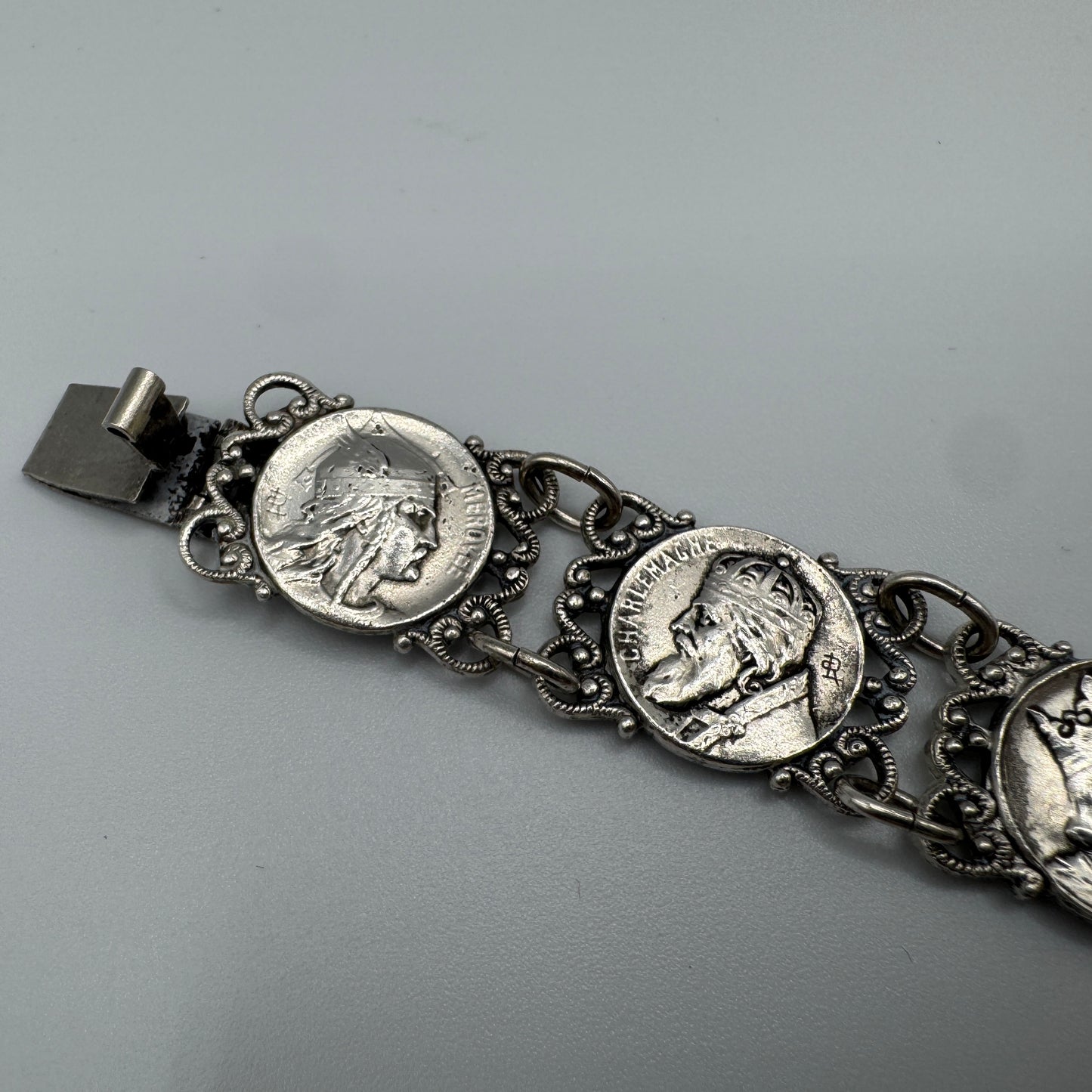 Bracelet ancien Souvenir « Rois de France » métal argenté