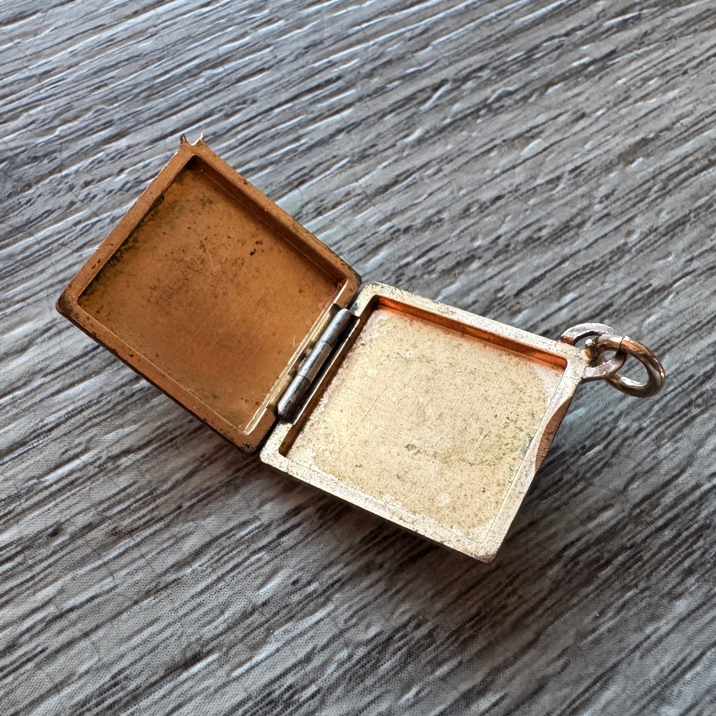 Pendentif ancien porte photo ou relique - plaqué or