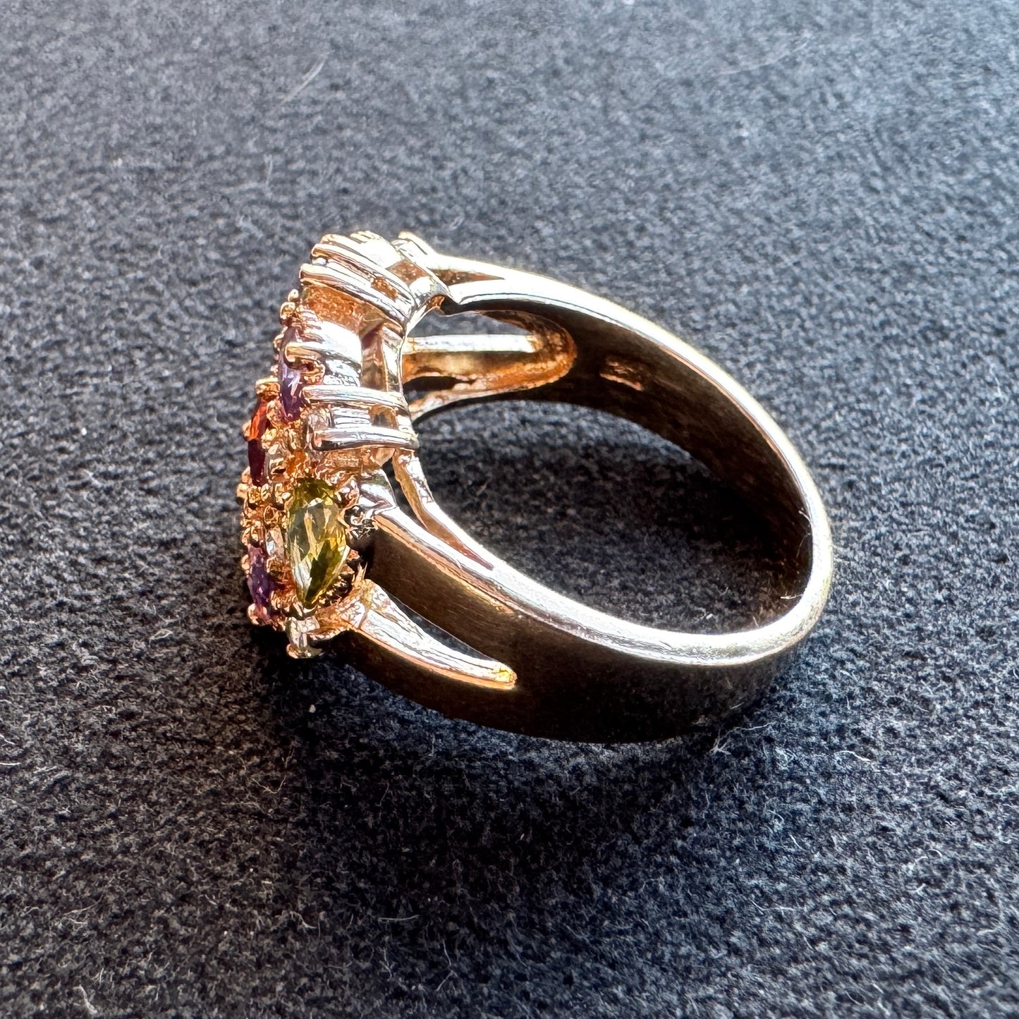 Bague en plaqué or et verroterie