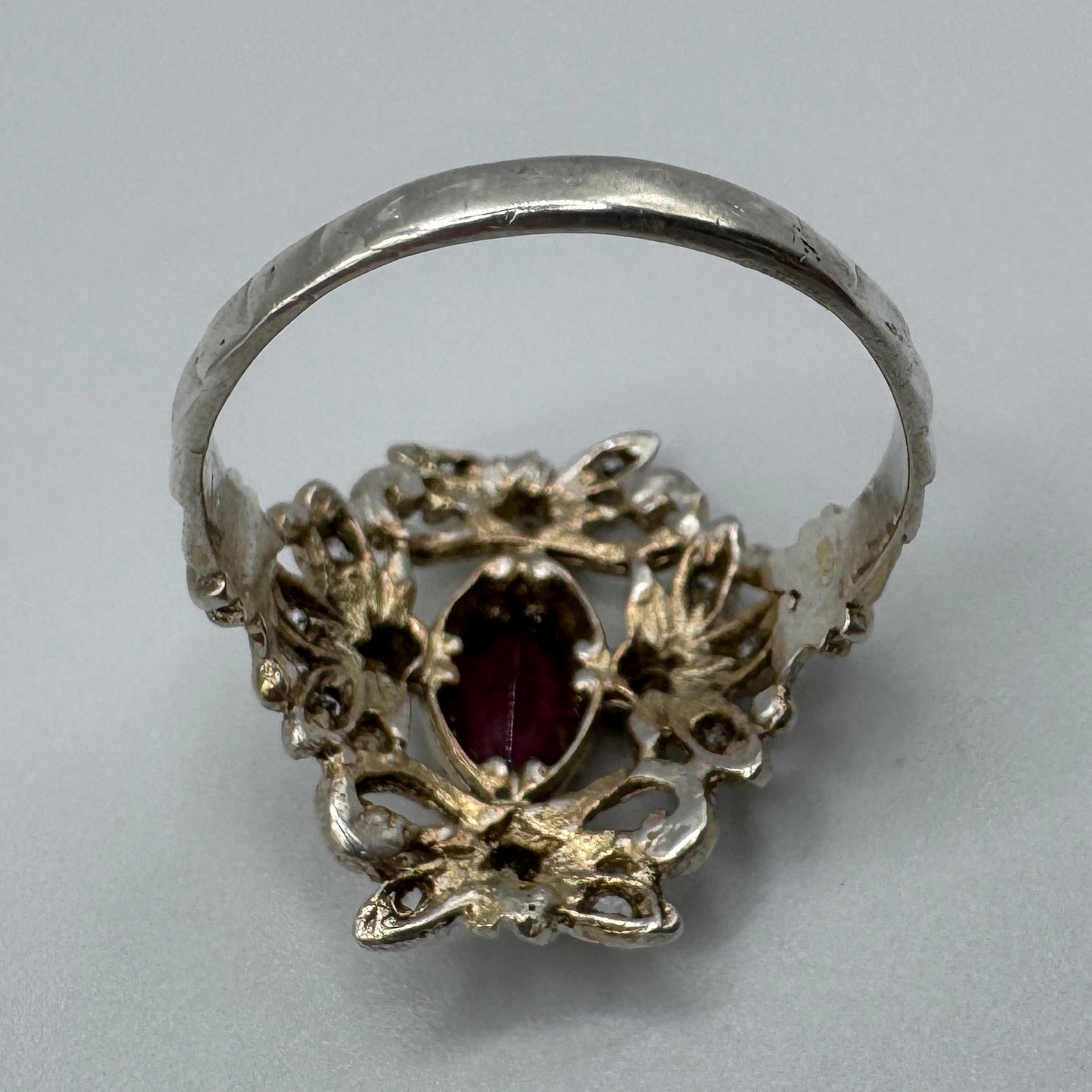 Bague ancienne vers 1900 en argent et pierre