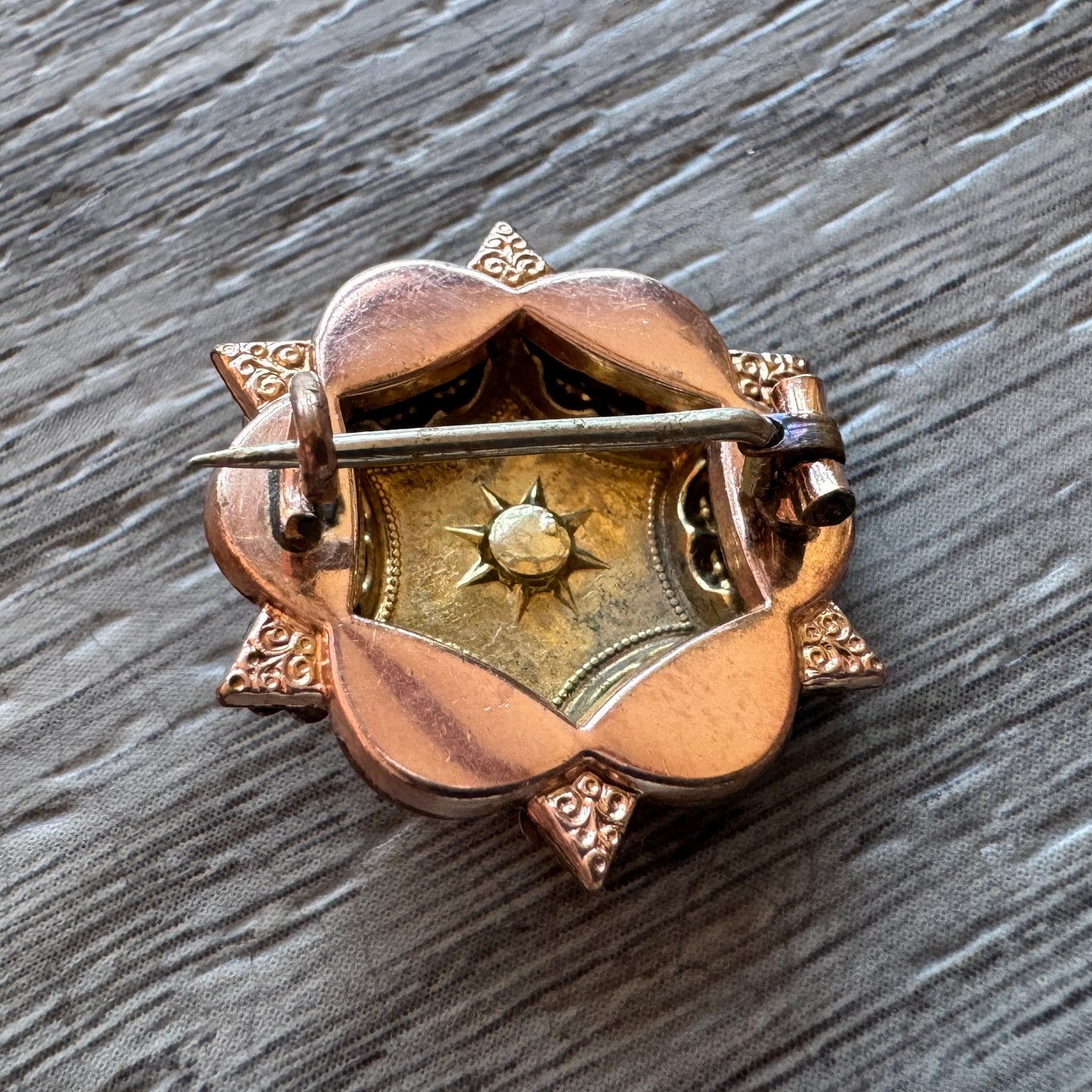 Broche ancienne en plaqué or vers 1900