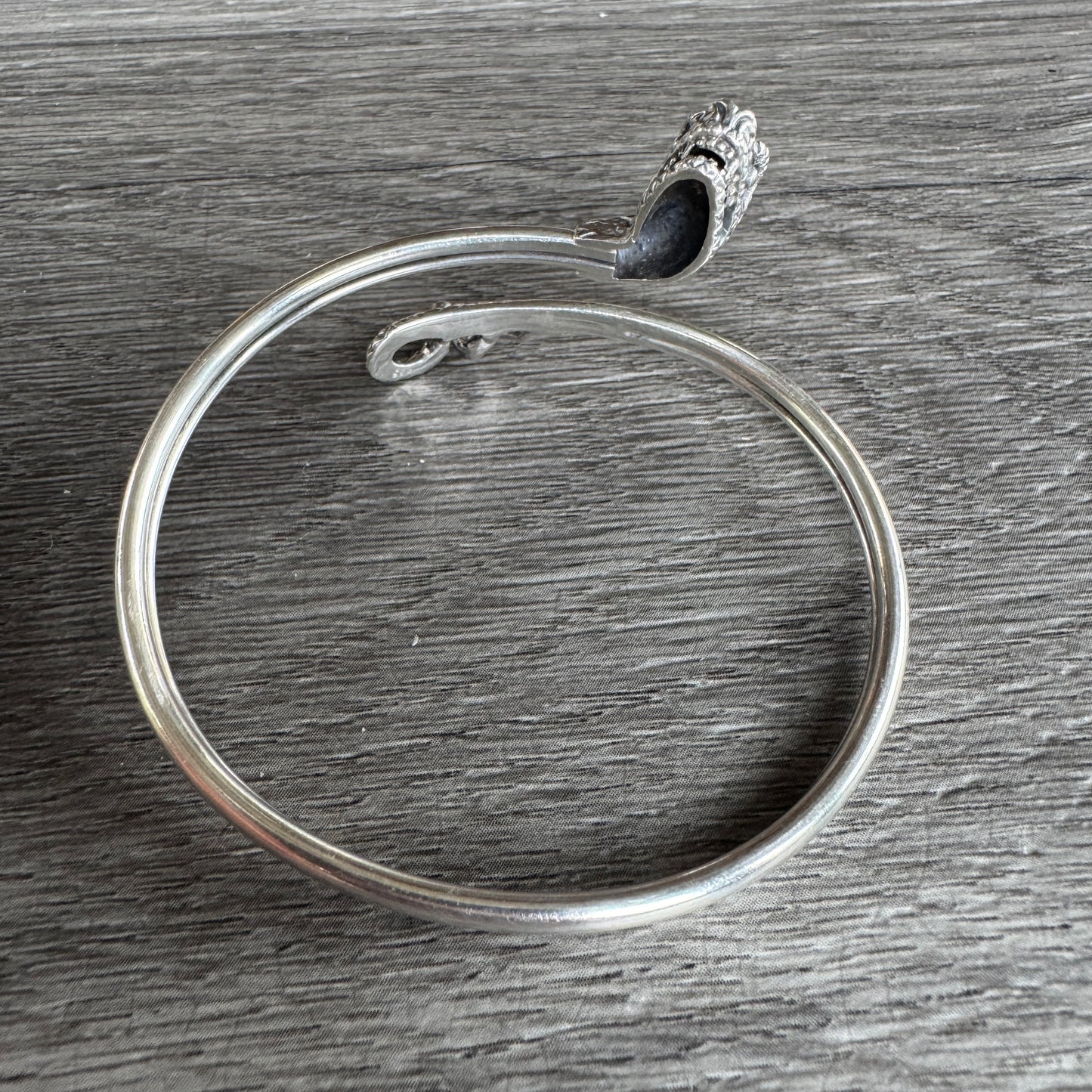 Bracelet en argent « décor serpent »
