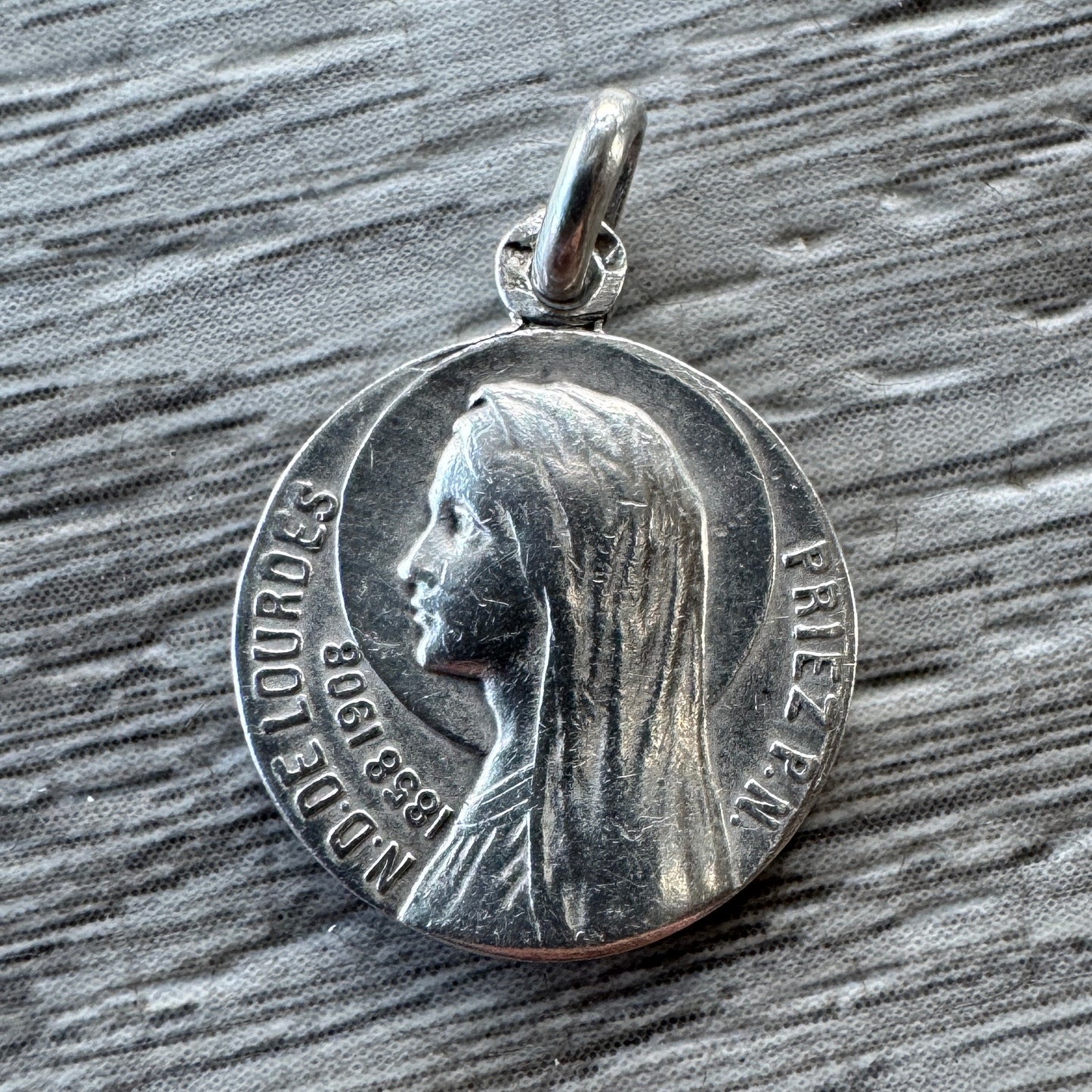 Médaille religieuse ancienne en argent « Aux pieds de Marie la France suppliante »