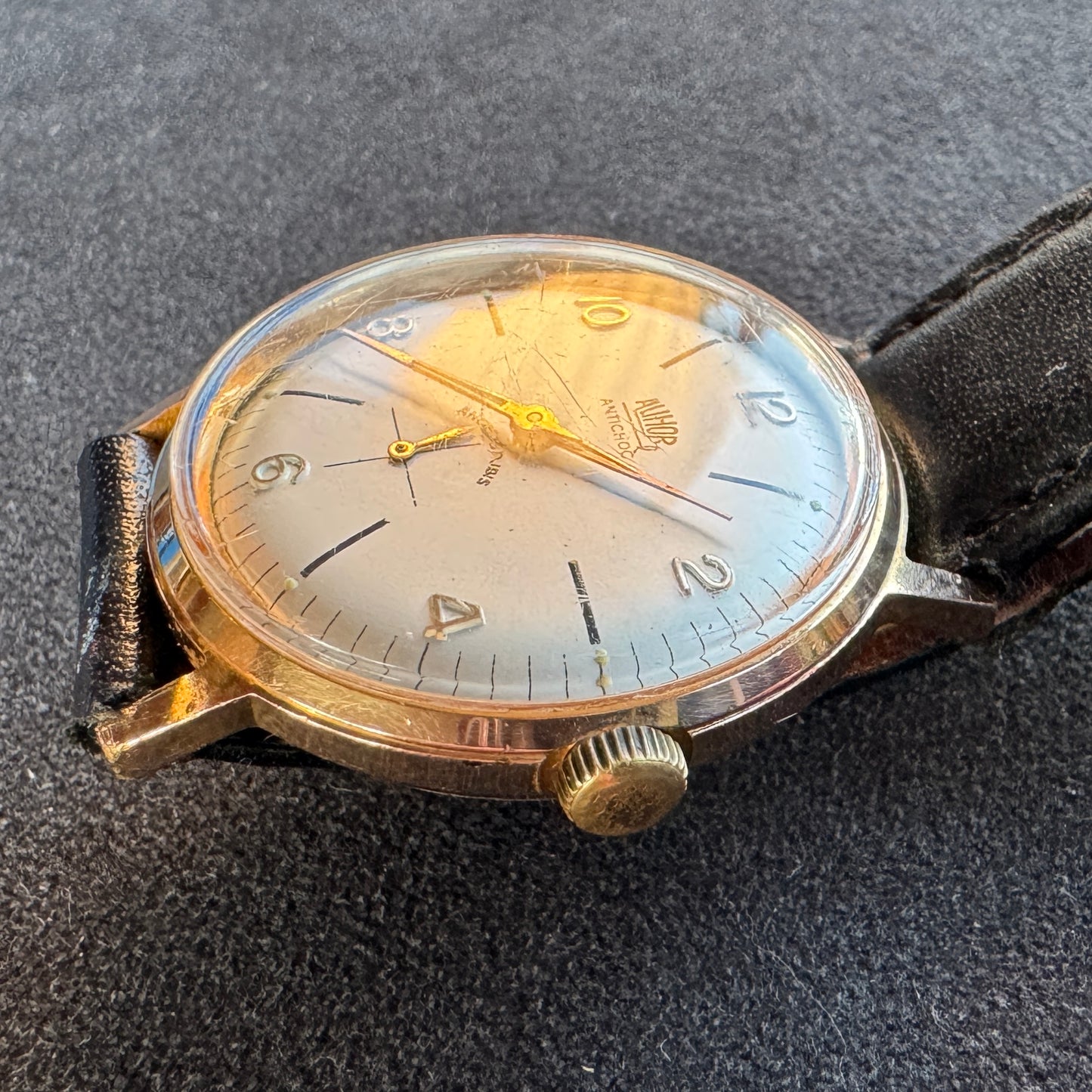 Montre bracelet mécanique ancienne AUHOR
