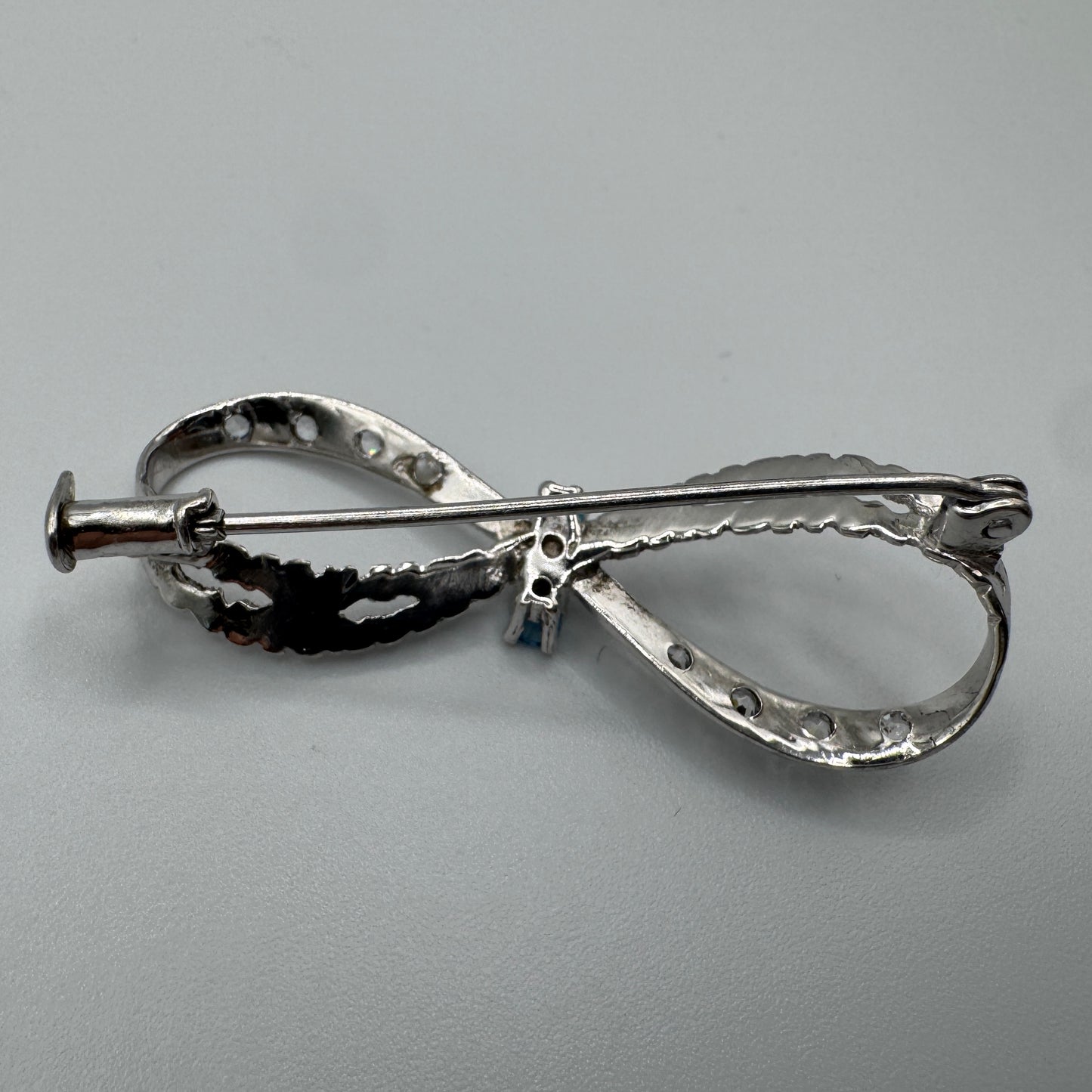 Broche « Noeud » - argent massif et pierres