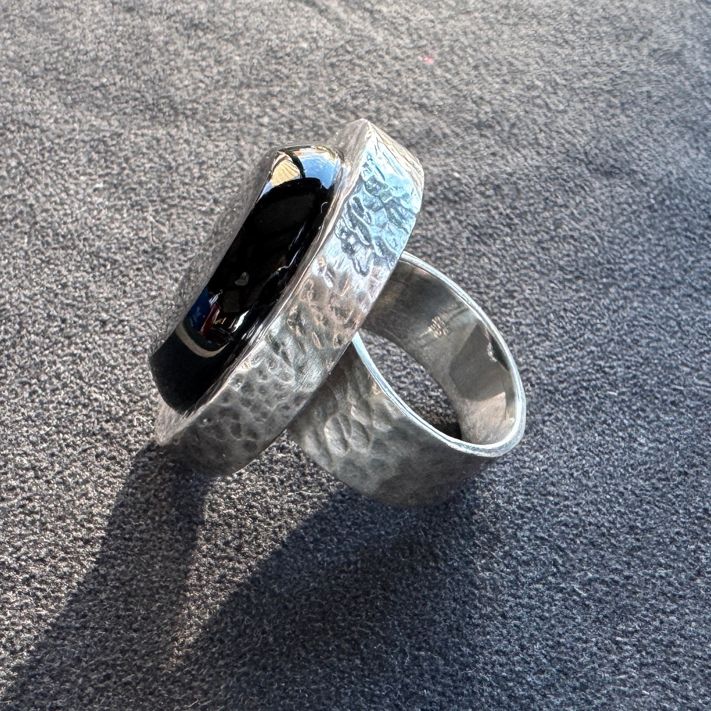 Bague de créateur en argent signée GE