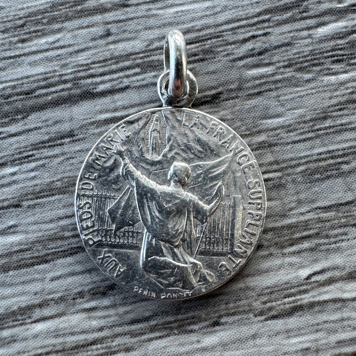 Médaille religieuse ancienne en argent « Aux pieds de Marie la France suppliante »