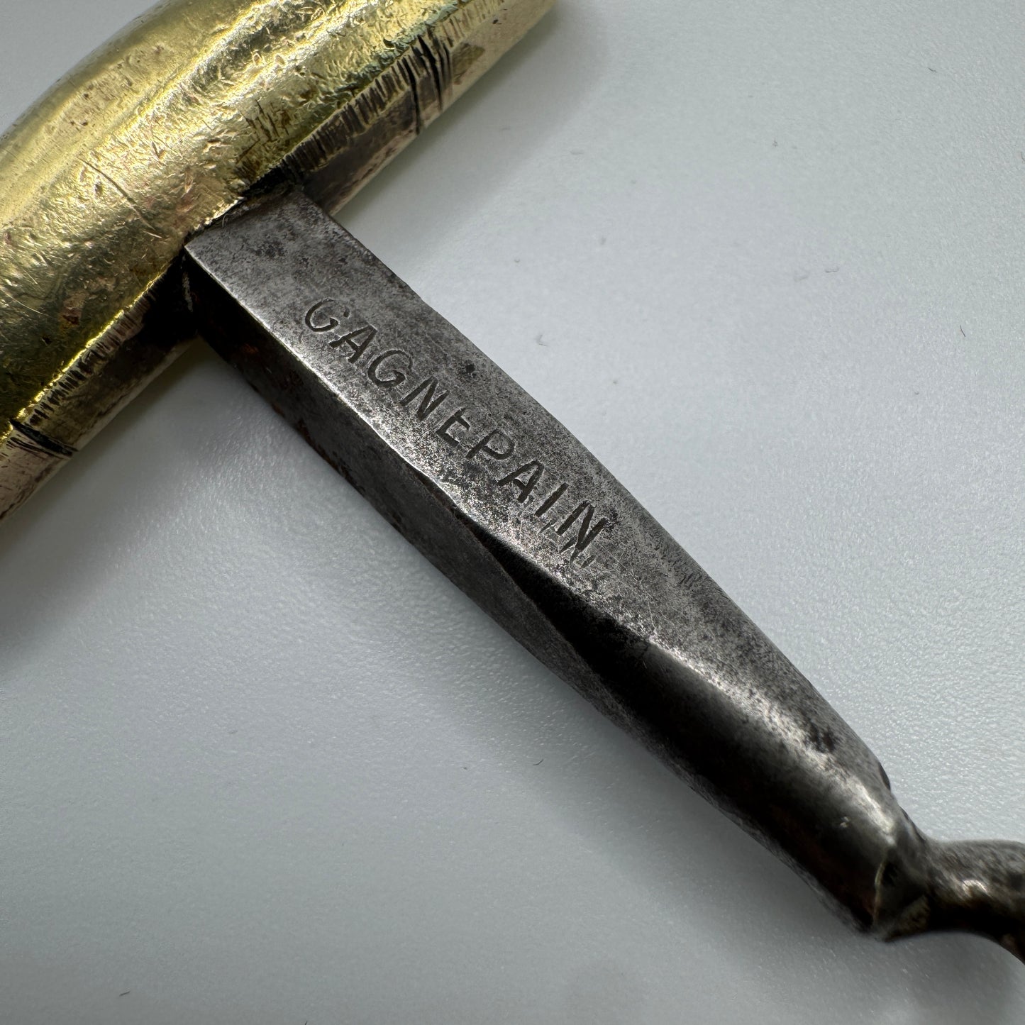 Tire bouchon ancien bronze et acier - signe Gagnepain