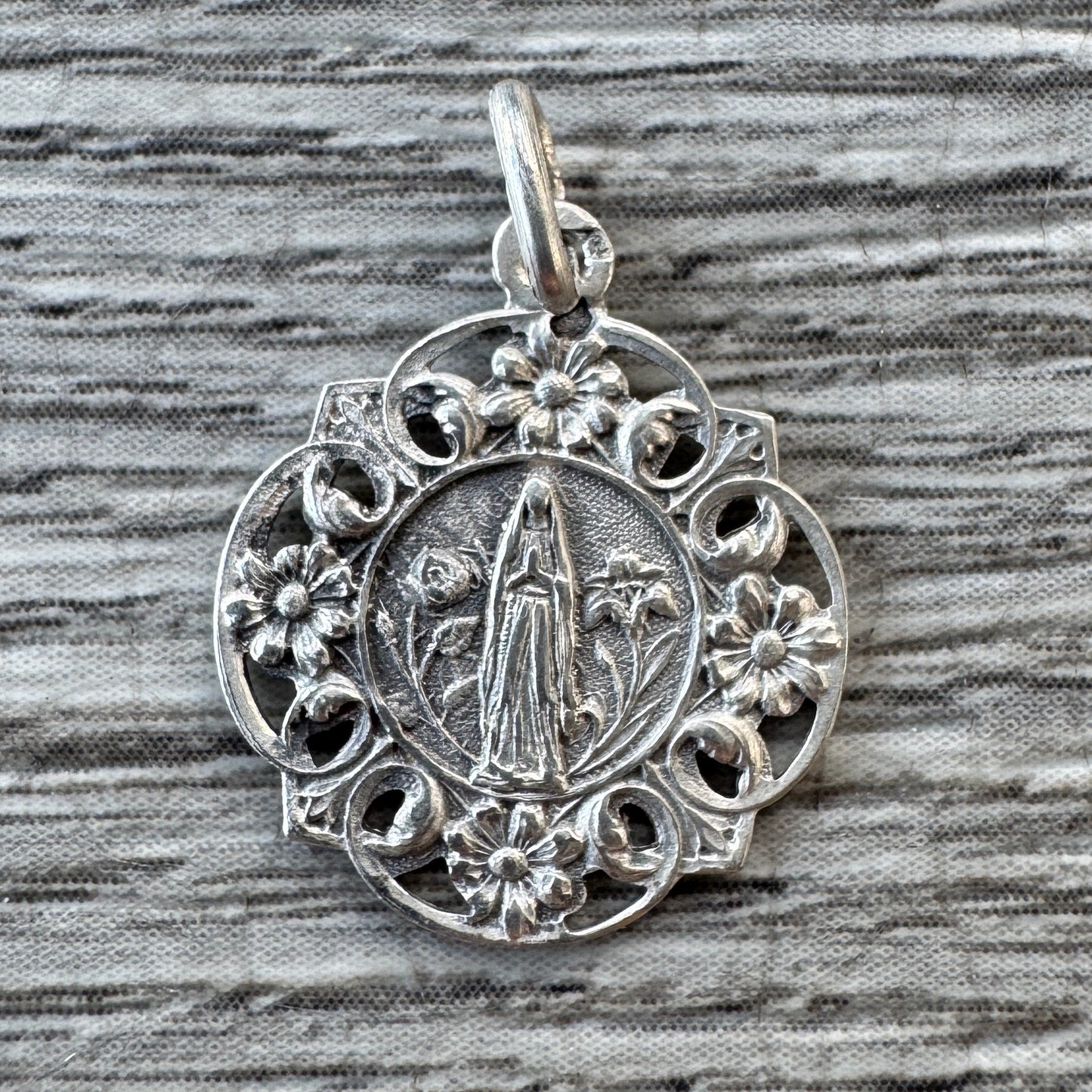 Médaille religieuse ancienne en argent « Sainte Vierge »