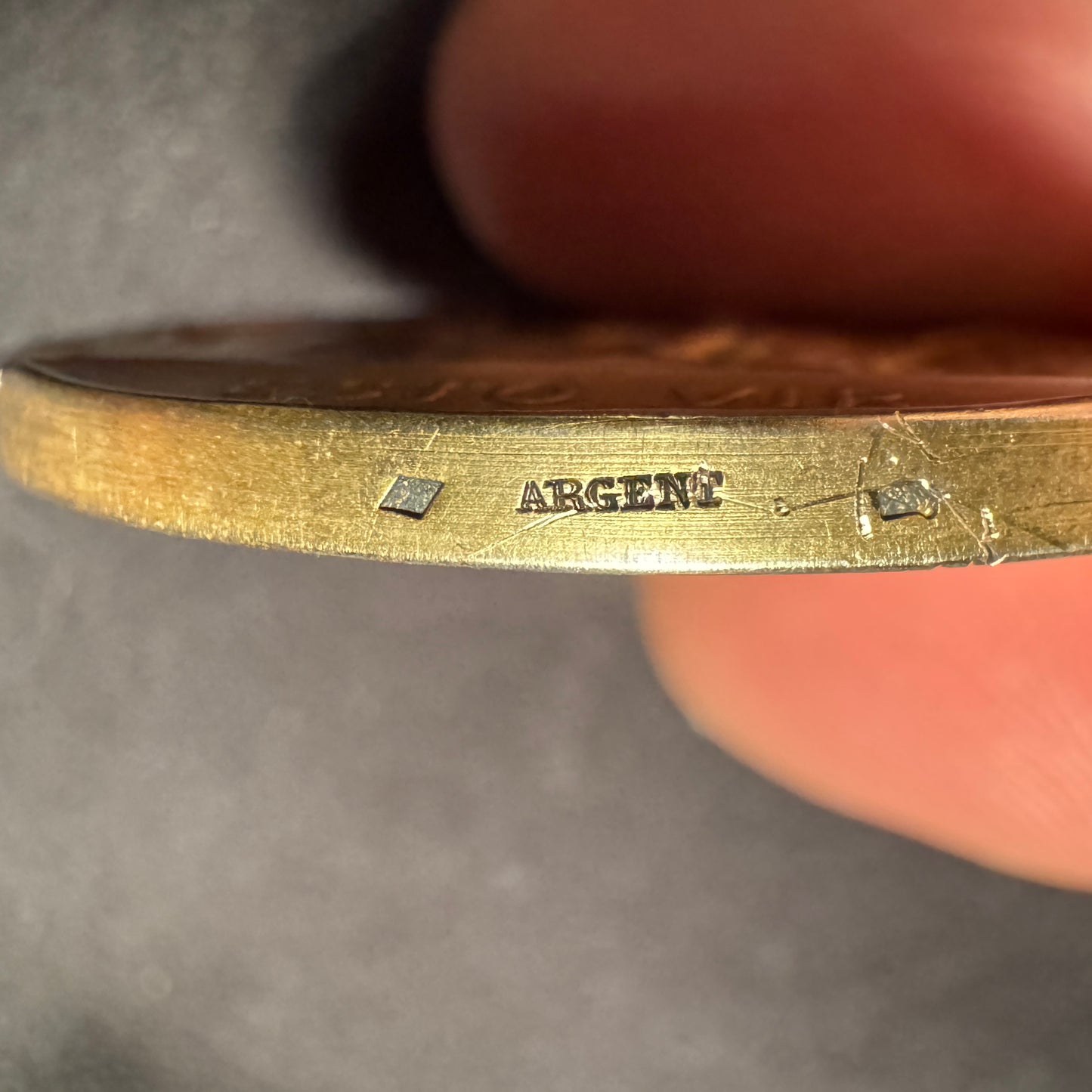 Médaille ancienne en vermeil « ESTO VIR - ange victoire »