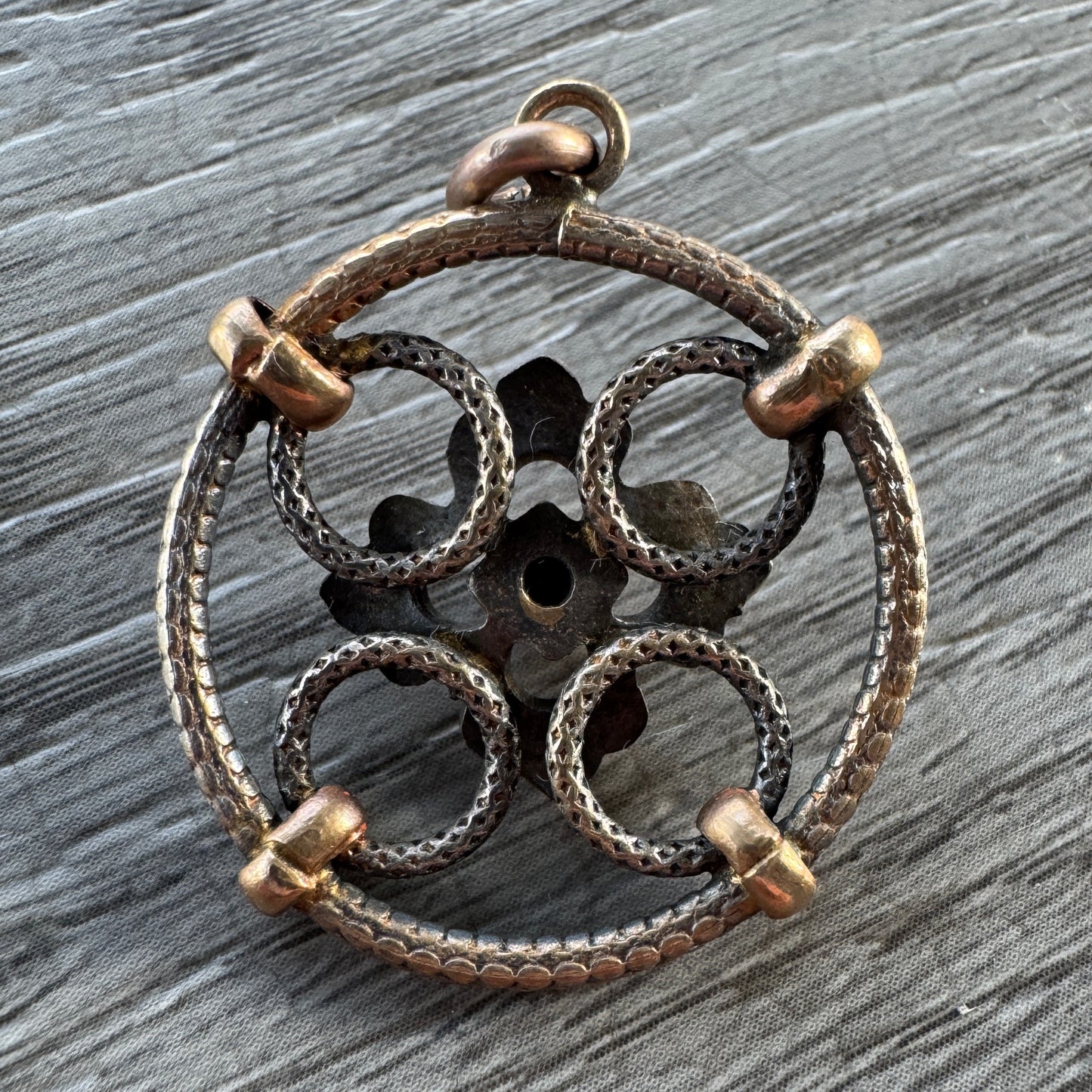 Pendentif ancien - Métal argenté et bronze doré