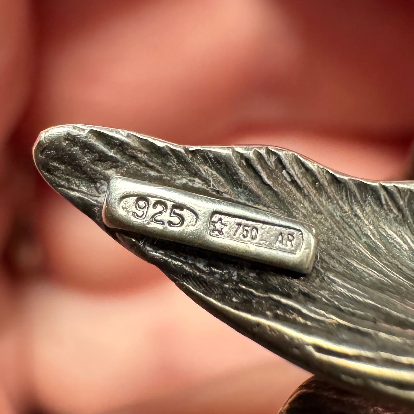 Sculpture en argent « poissons décor corallien » Signée M