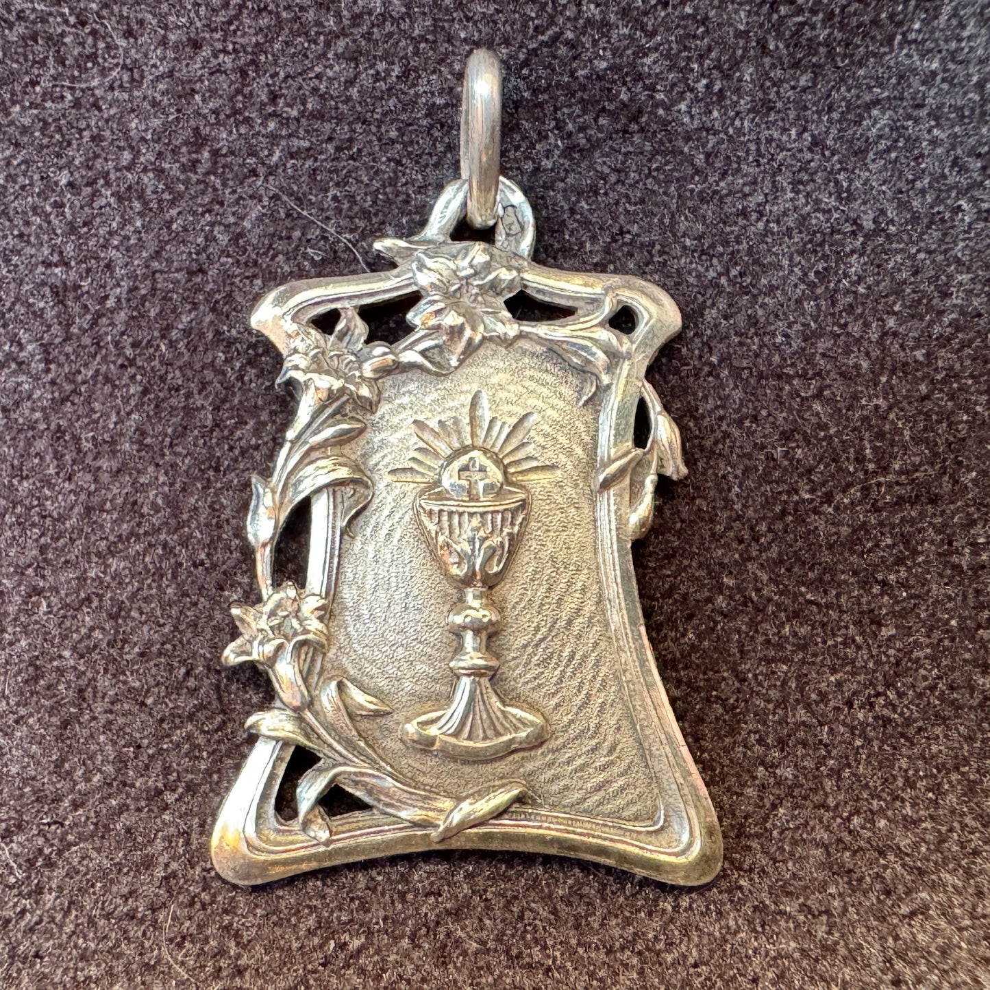 Médaille religieuse ancienne Art Nouveau en argent « Calice »