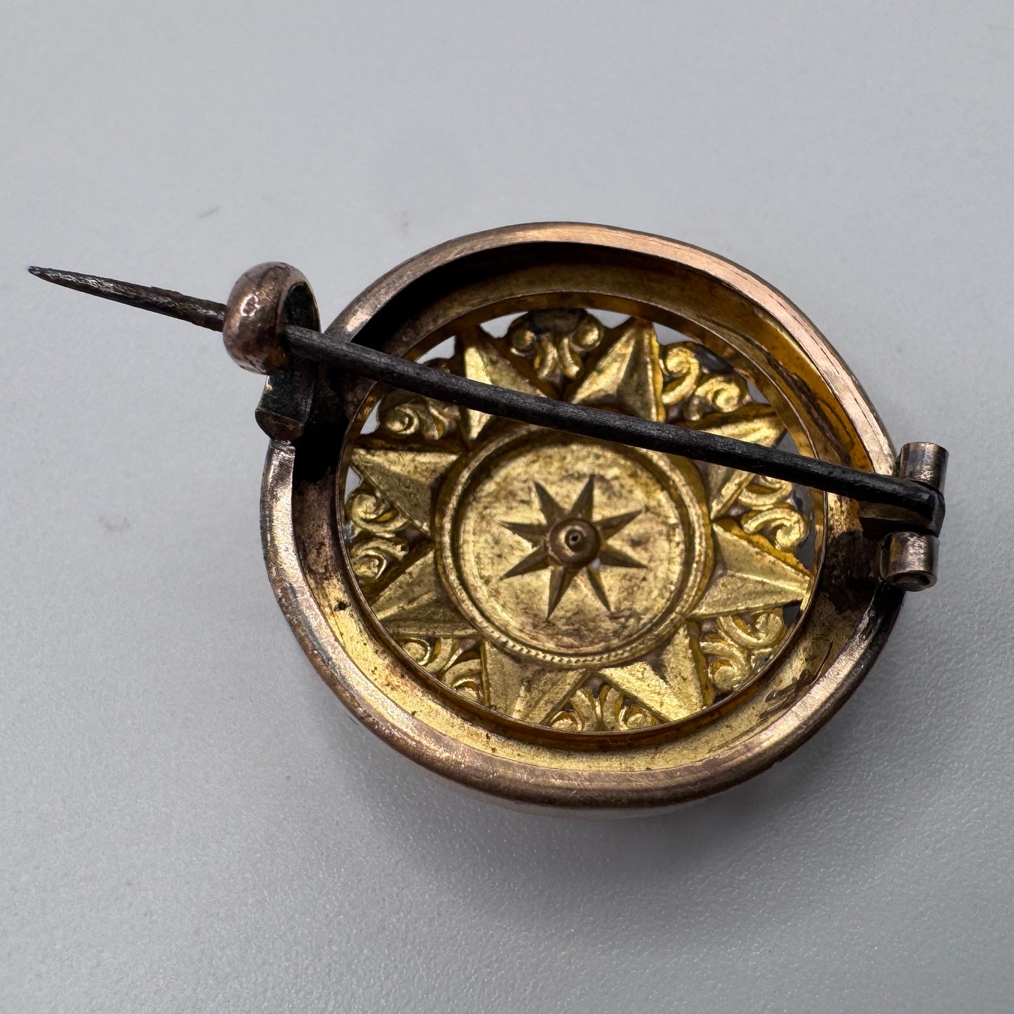 Broche ancienne en plaqué or - vers 1900