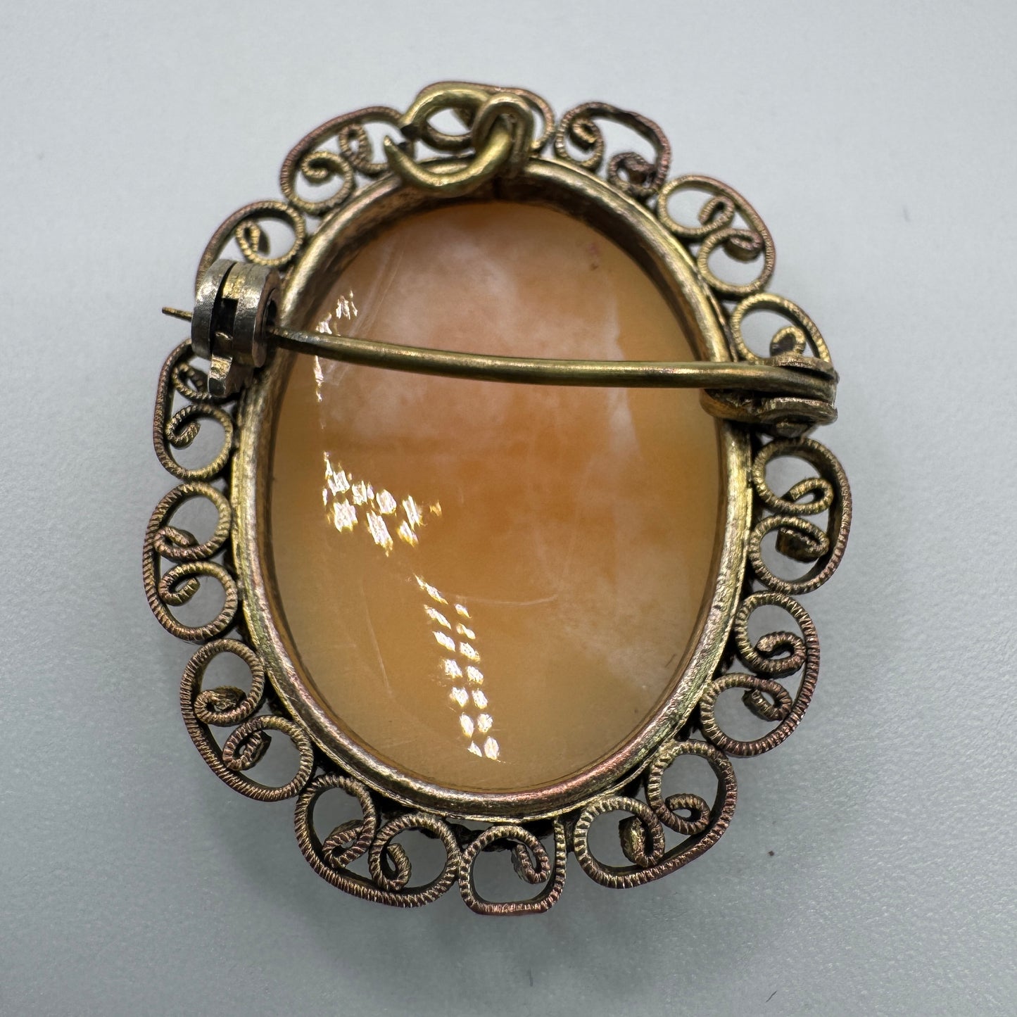 Broche ancienne camée - monture cuivre doré