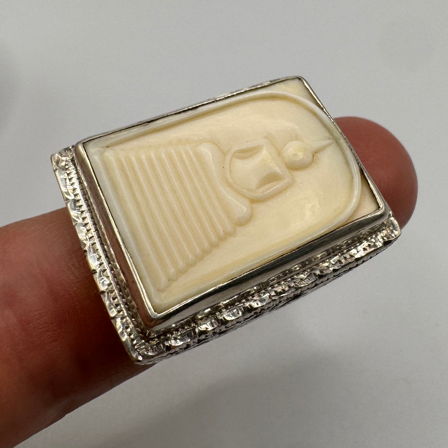 Grosse chevalière Indochine en argent massif