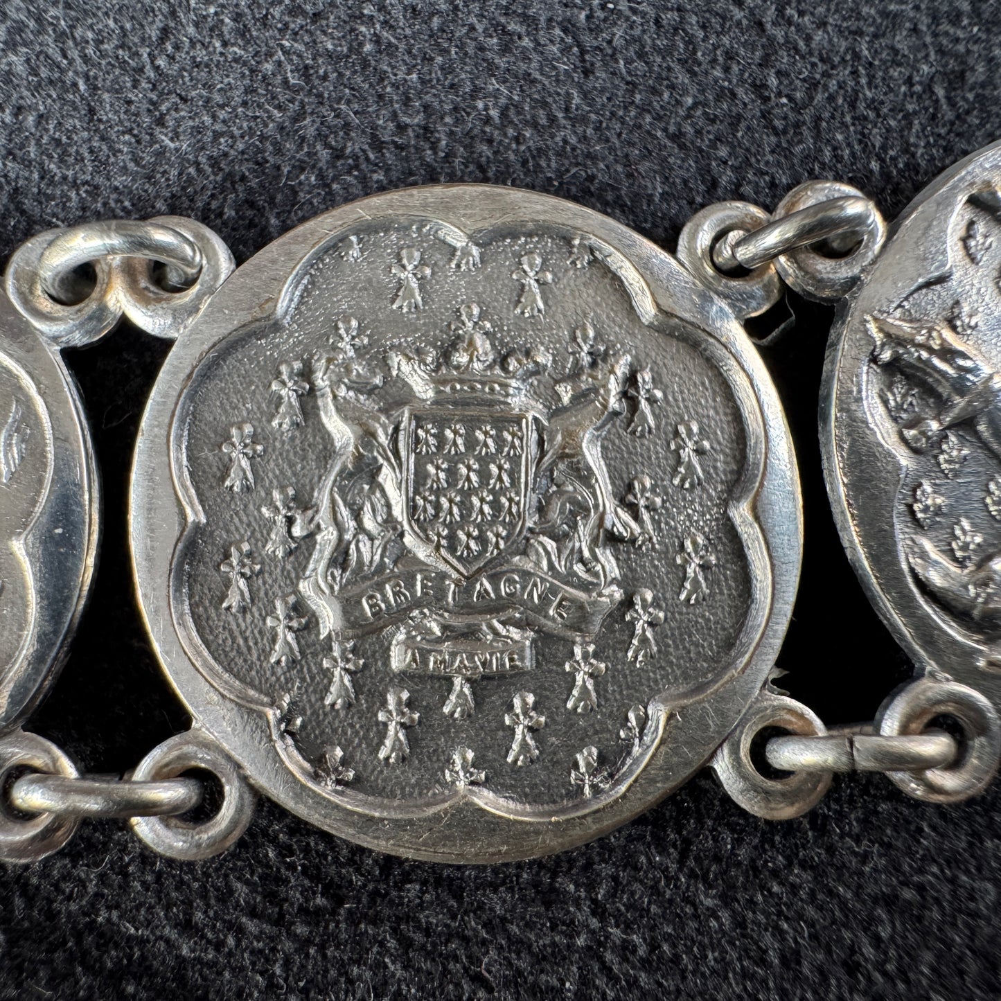 Bracelet ancien Souvenir de Bretagne - « Emblèmes des rois de France »