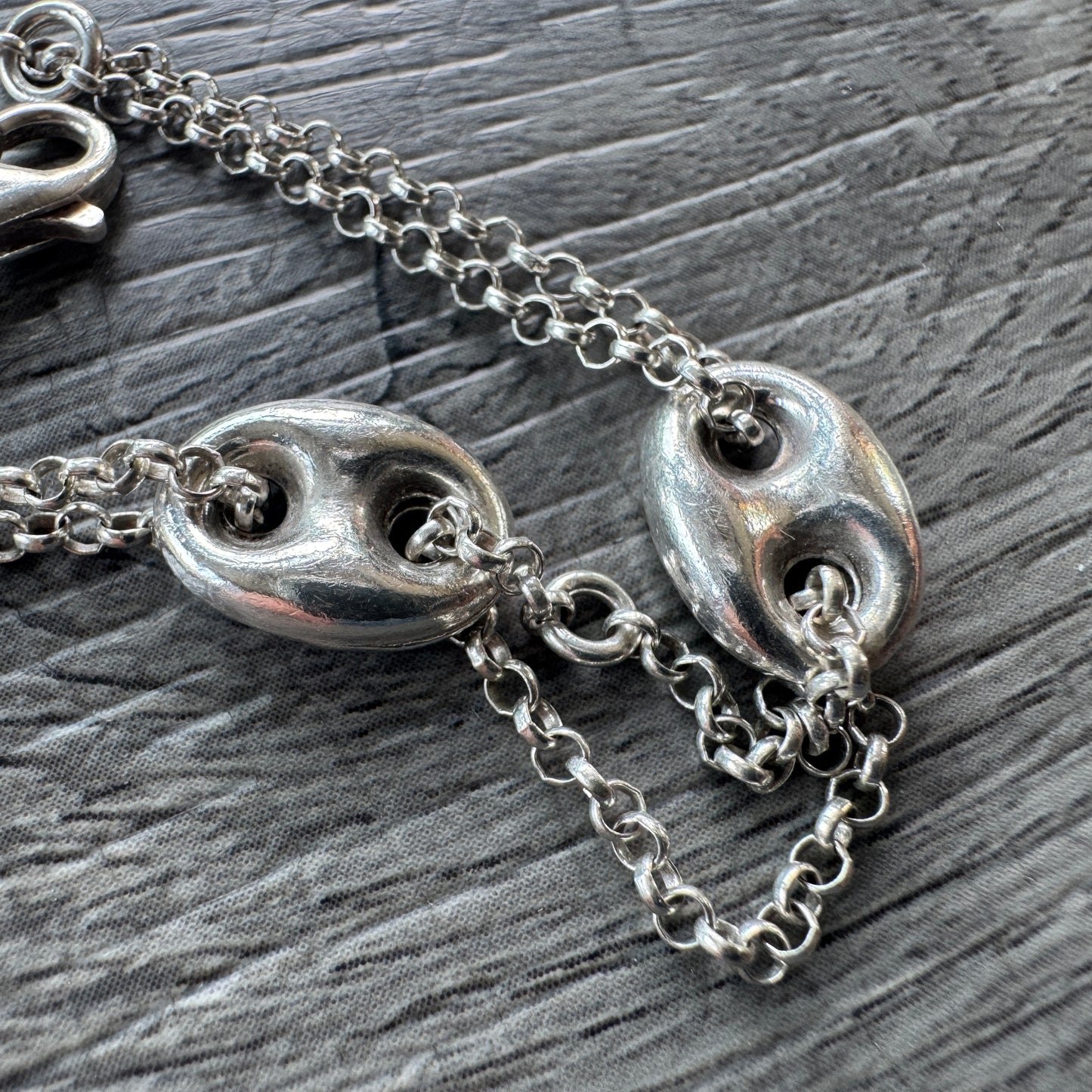 Bracelet moderne en argent massif « grain de café »