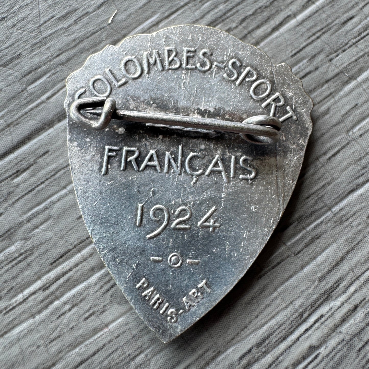 Rare Insigne ancien-Olympiade de Paris 1924 - Colombes sport