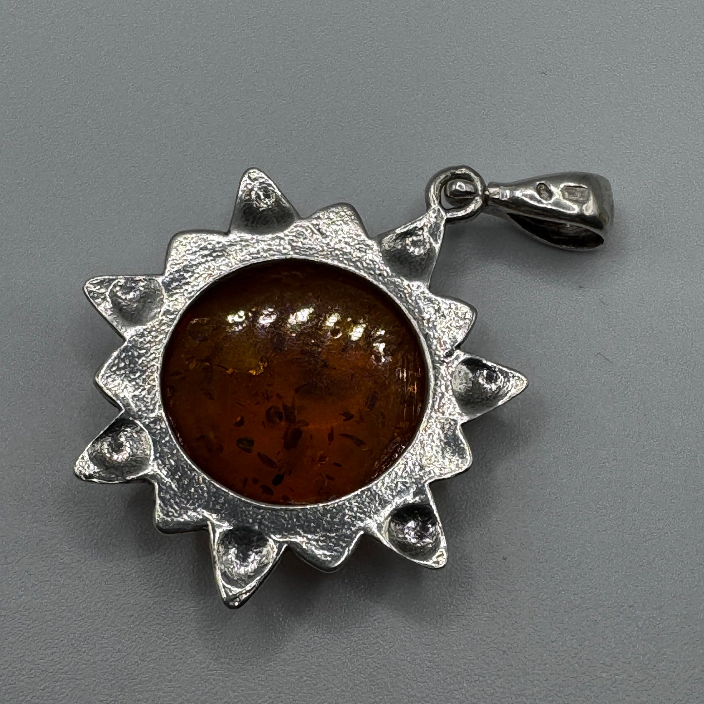 Pendentif vintage « soleil » en argent massif et ambre