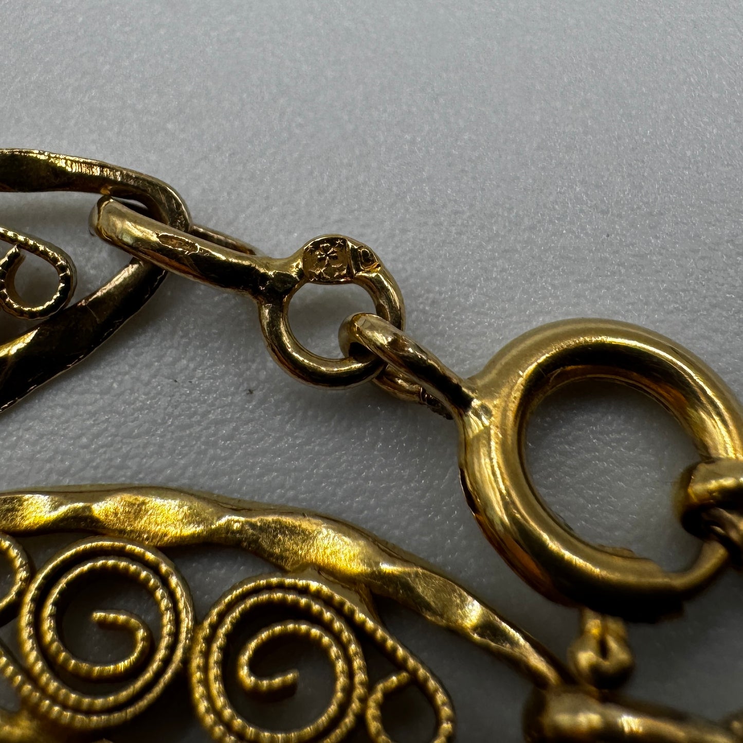 chaîne ancienne filigrane en plaqué or