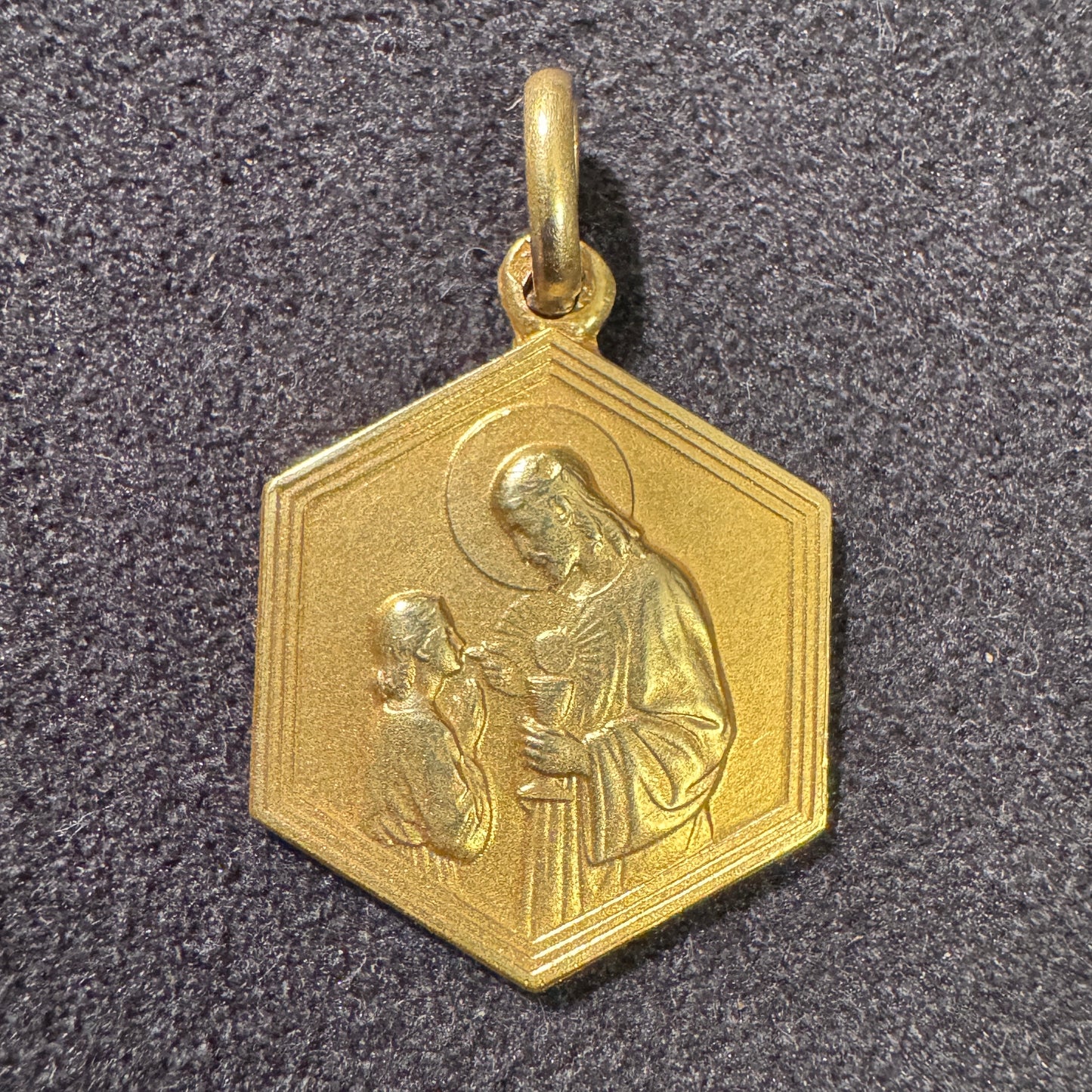 Médaille religieuse ancienne plaqué or « Jesus »