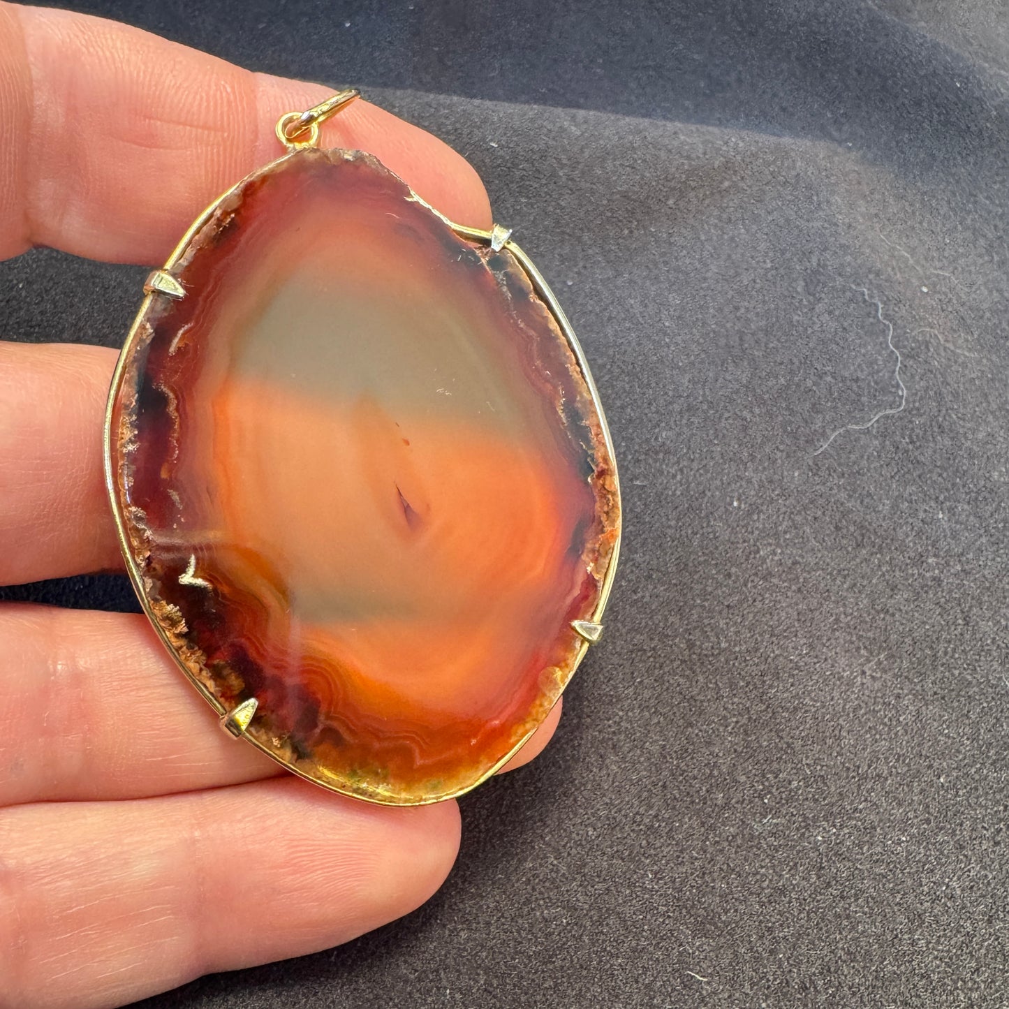 Pendentif en pierre polie grande taille - « tranche d’agate »