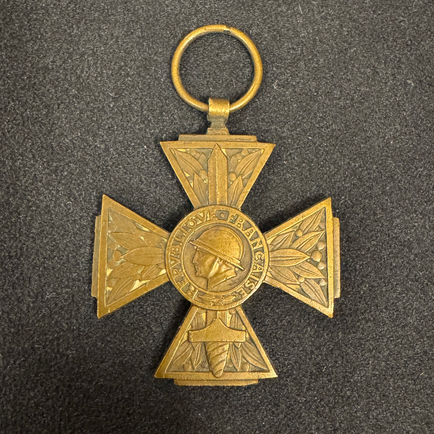Médaille décoration militaire en bronze - « croix du combattant volontaire »