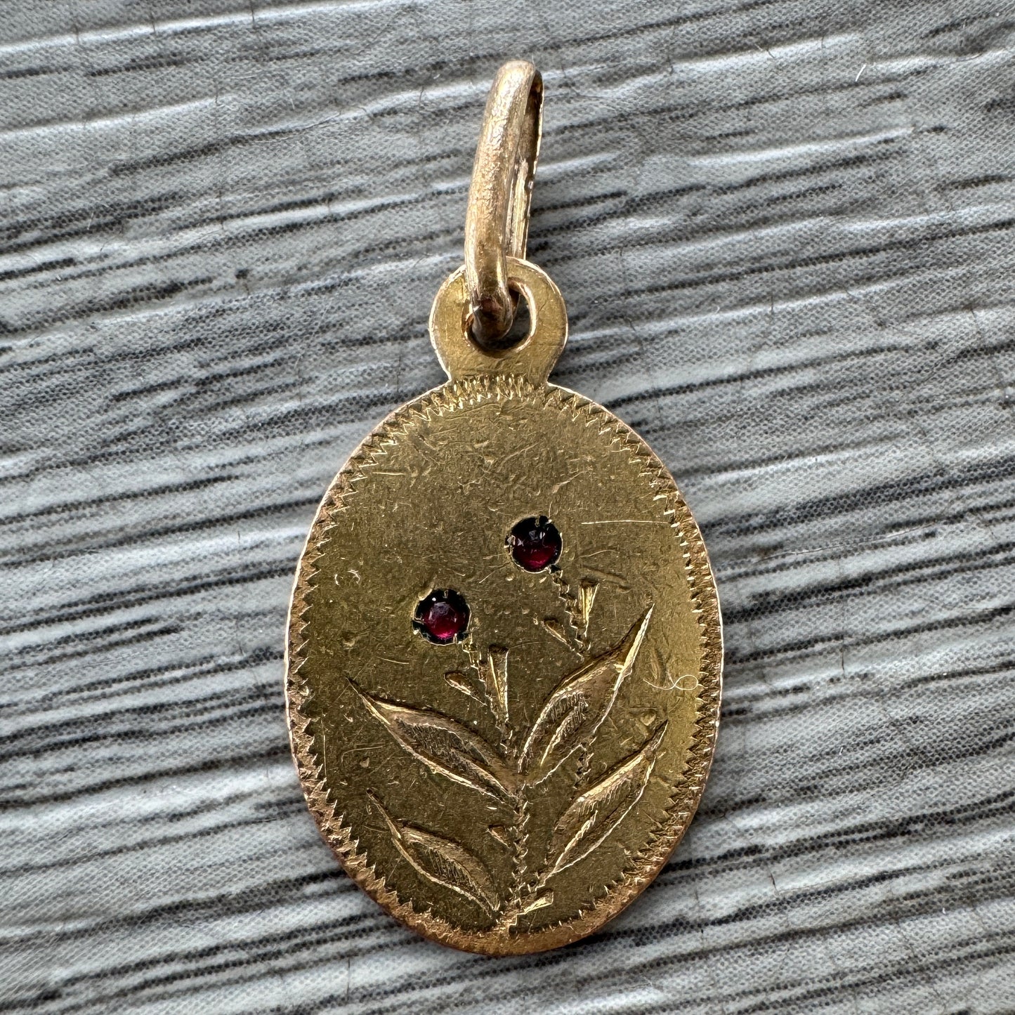 Pendentif ancien en plaqué or circa 1900
