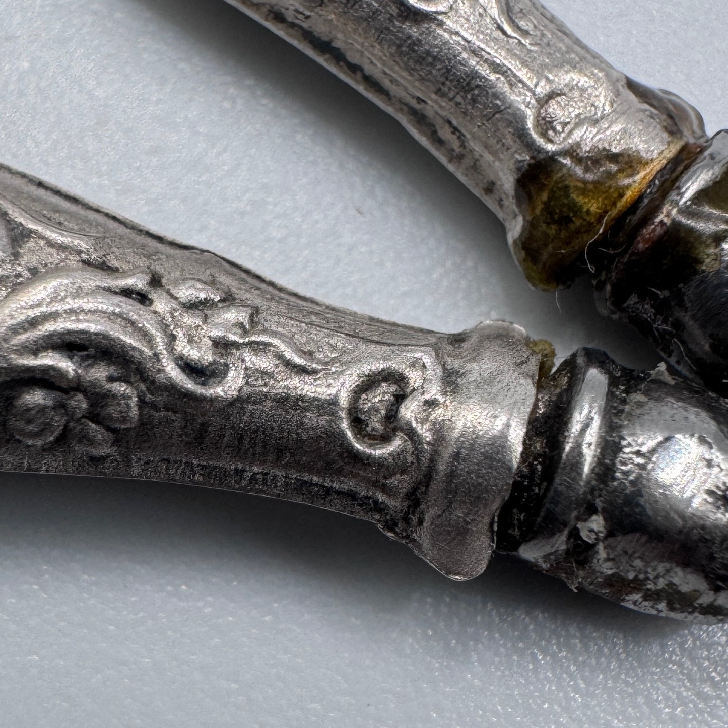 Ciseaux de couture anciens - argent massif fourré