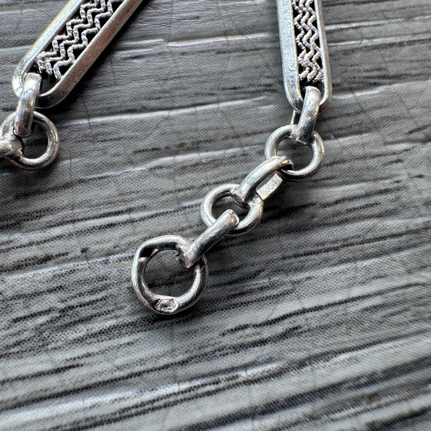 Bracelet ancien en argent massif