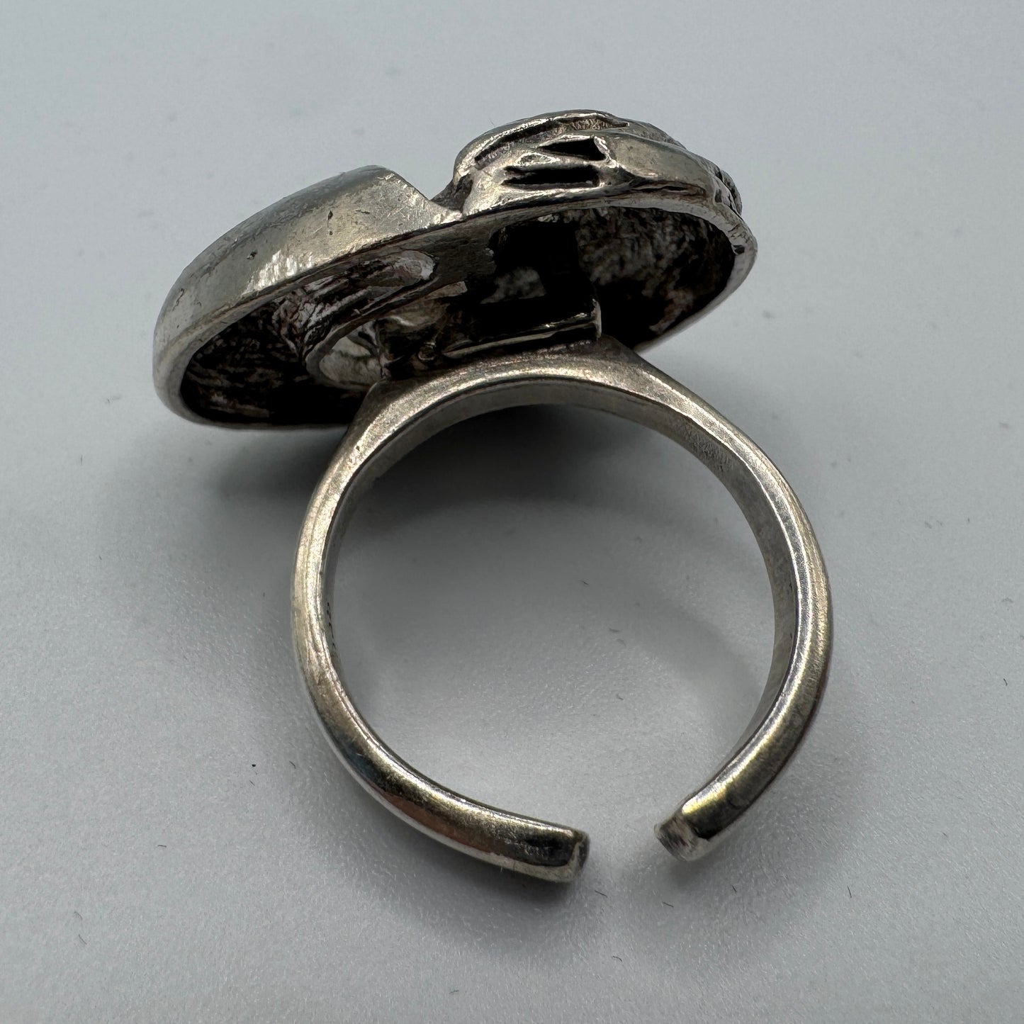 Bague en argent sculpté - Design organique, pièce d'artiste