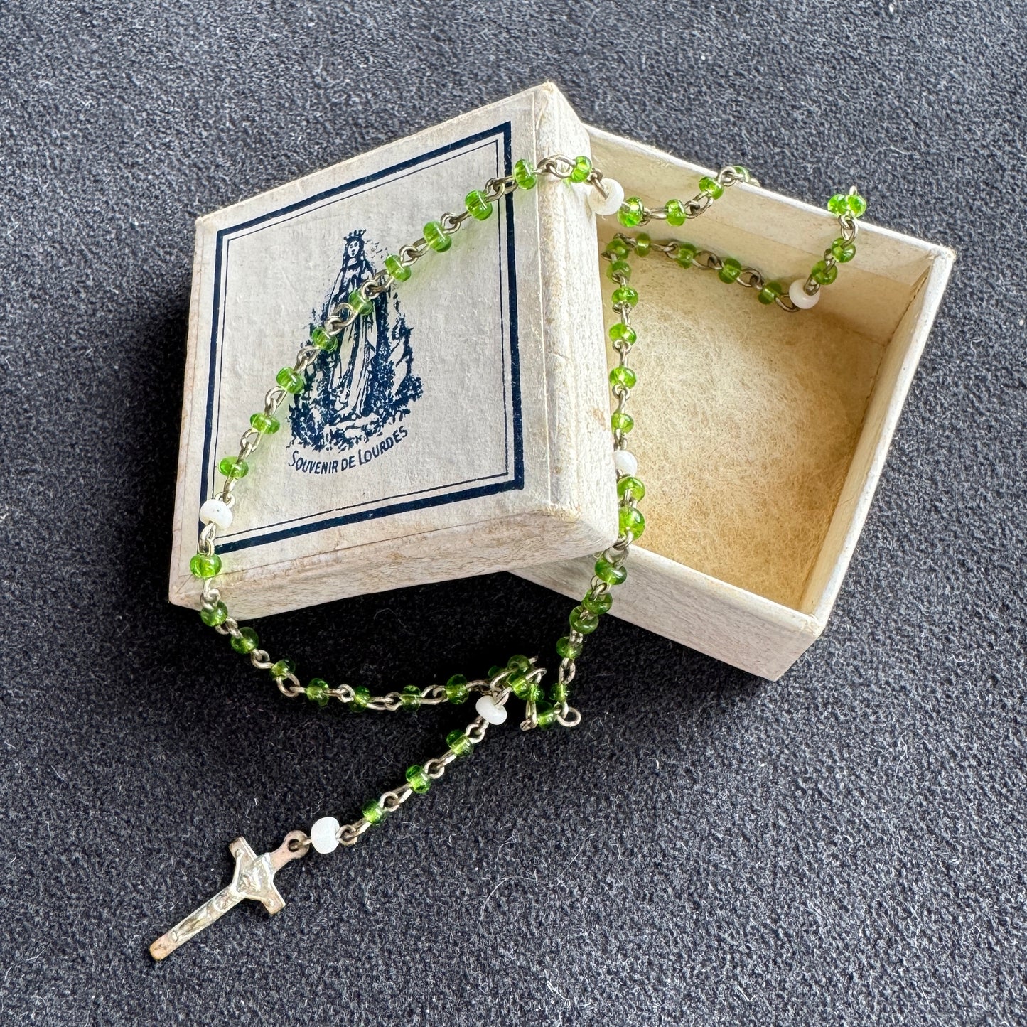 Chapelet miniature ancien pour poupée ou bébé