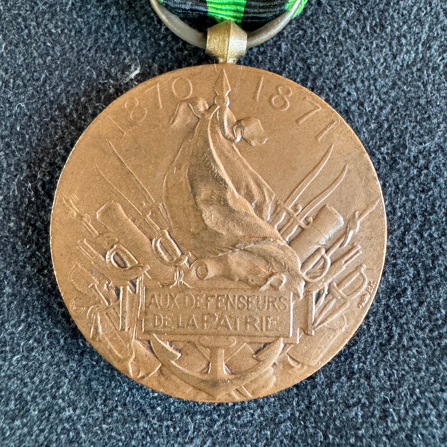 Médaille décoration militaire en bronze - « aux défenseurs de la patrie 1870-1871 »