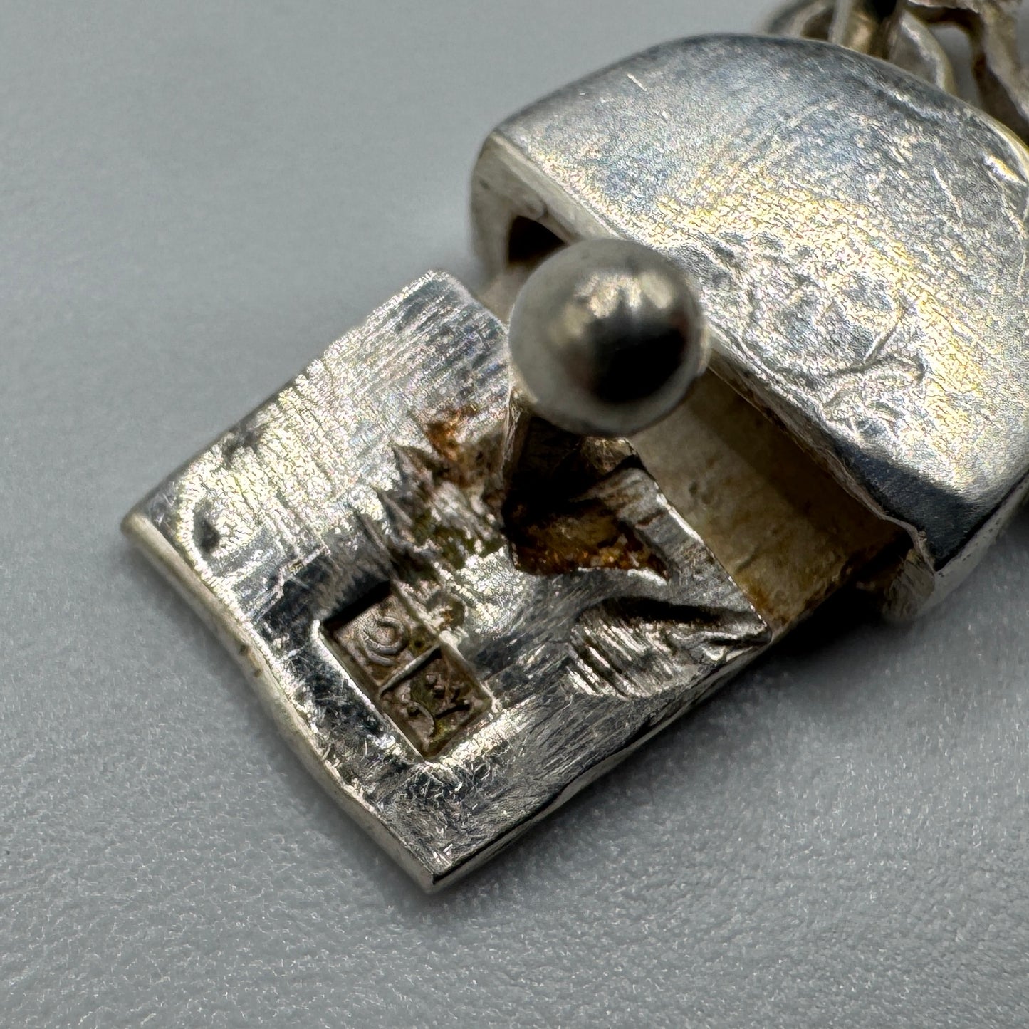 Superbe Bracelet ancien en argent massif « scarabées égyptiens »