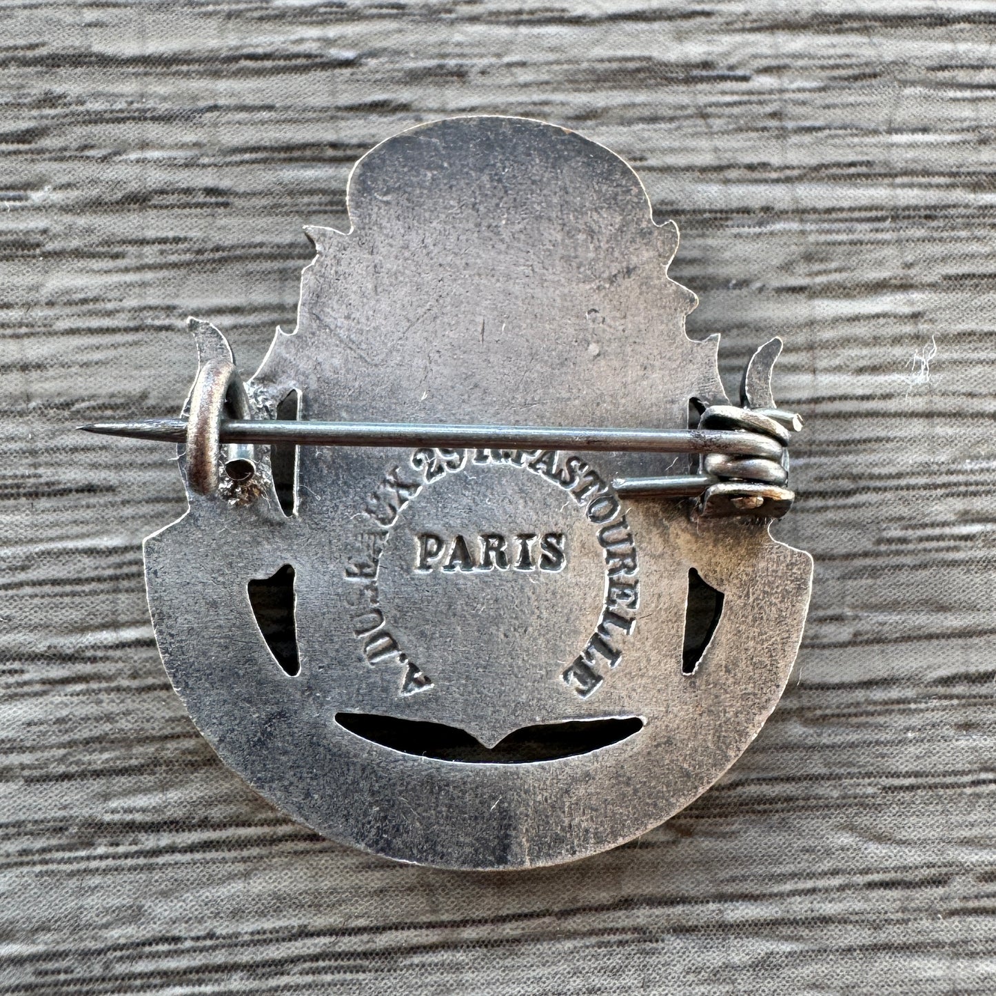 Insigne militaire ancien - Le souvenir Français