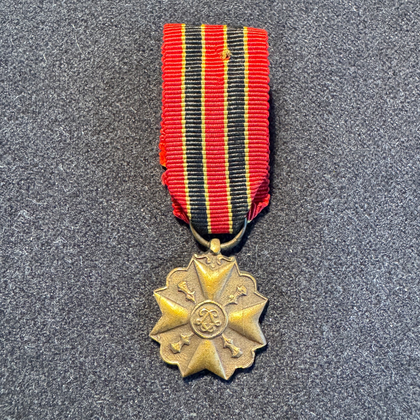 Décoration miniature "croix du mérite belge"