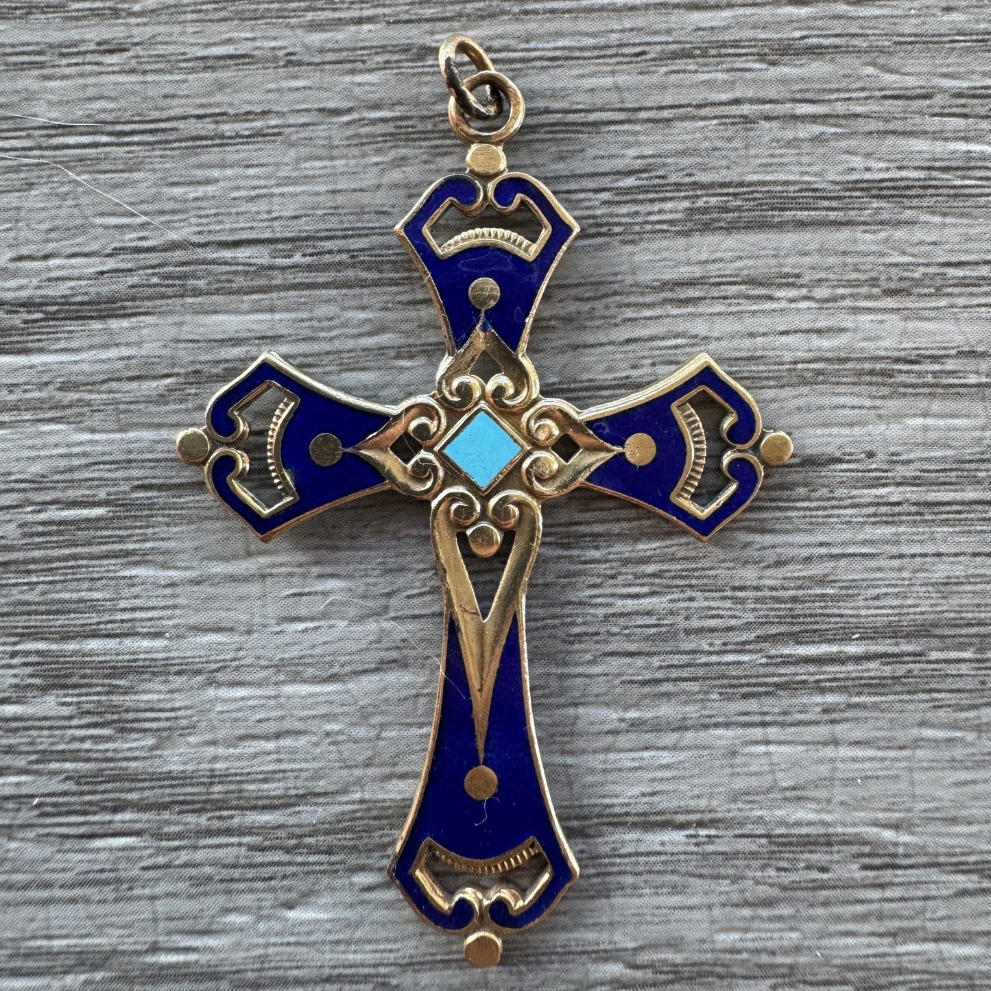 Croix ancienne en bronze emaillé