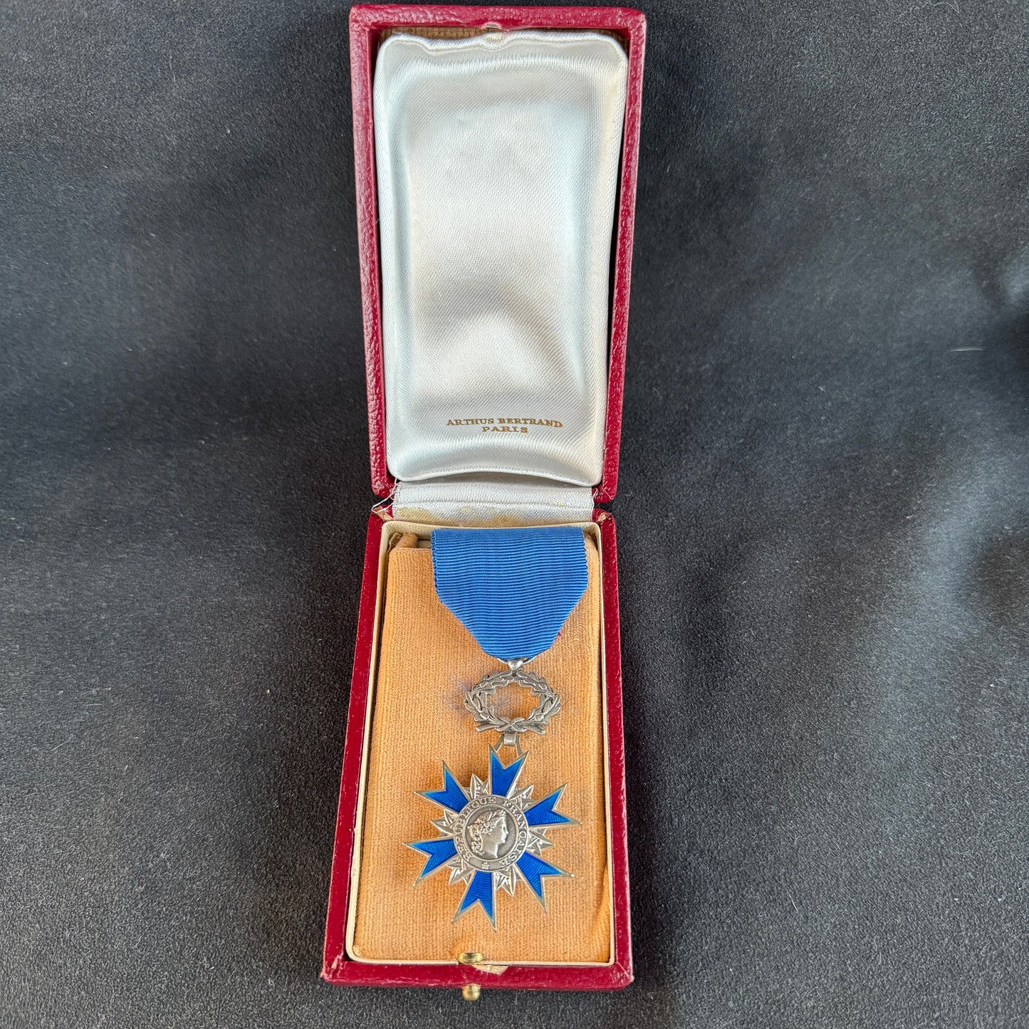 Médaille décoration civile en argent - « croix ordre du mérite »