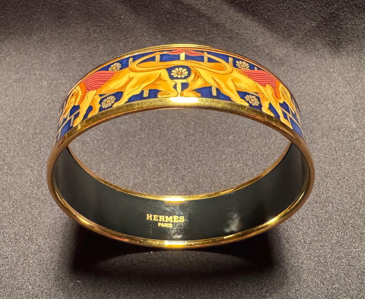 Bracelet émaillé bleu HERMÈS - « les lions » - métal doré