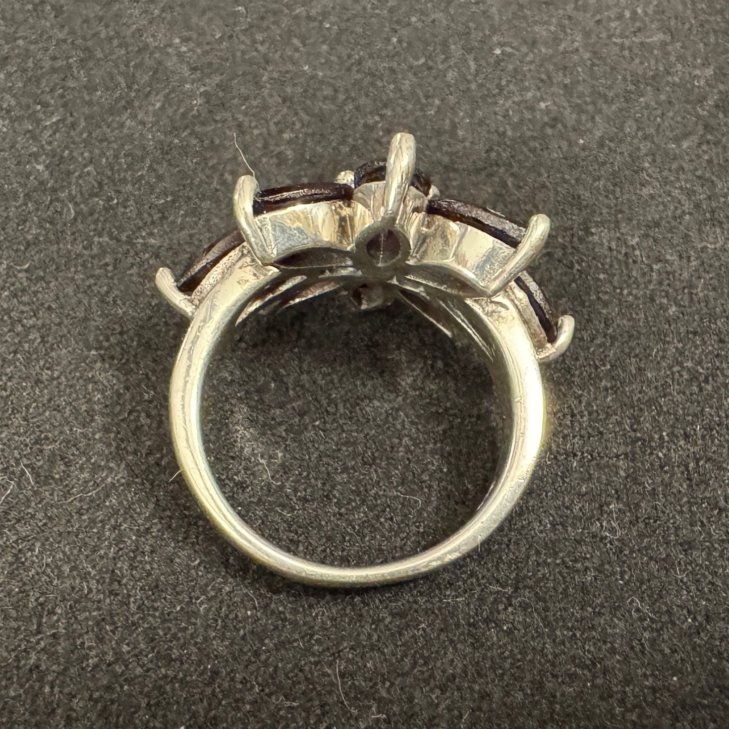Bague en argent et grenats