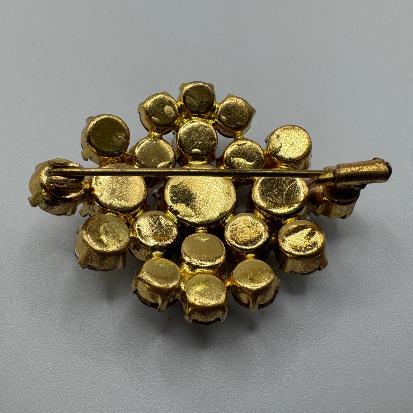 Broche ancienne Vintage - métal doré et verroterie