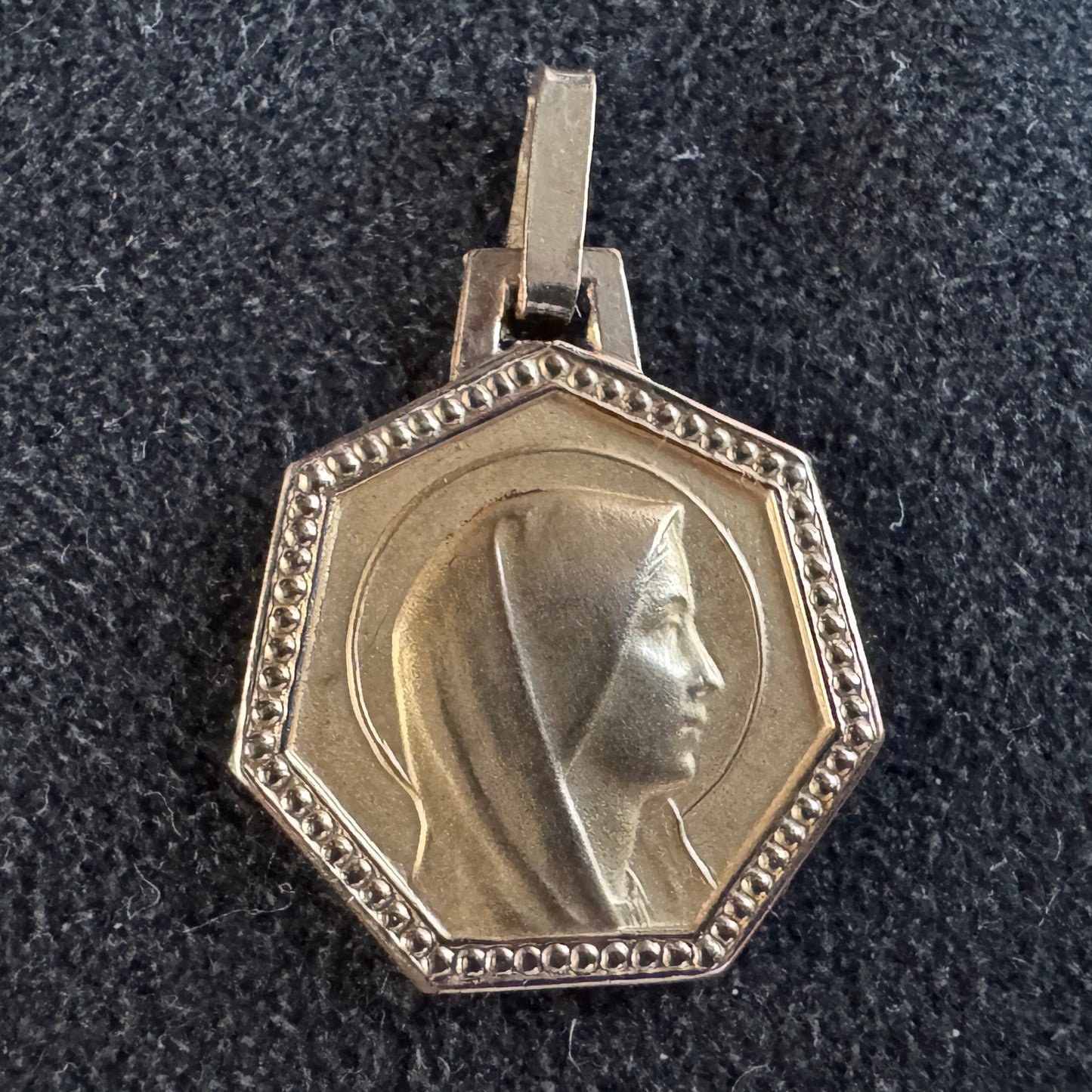 Médaille religieuse ancienne en plaqué or « Sainte Vierge »
