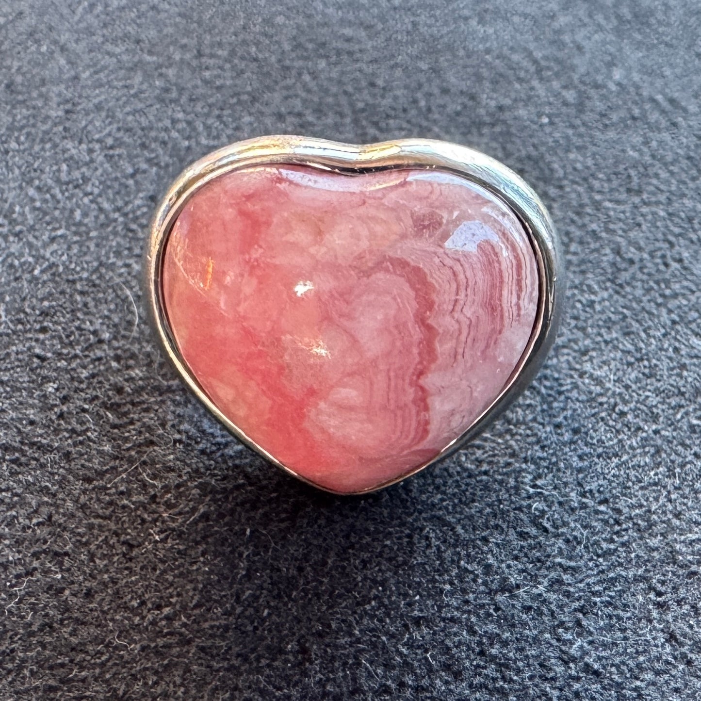 Bague en argent et cabochon Rhodochrosite en forme de cœur