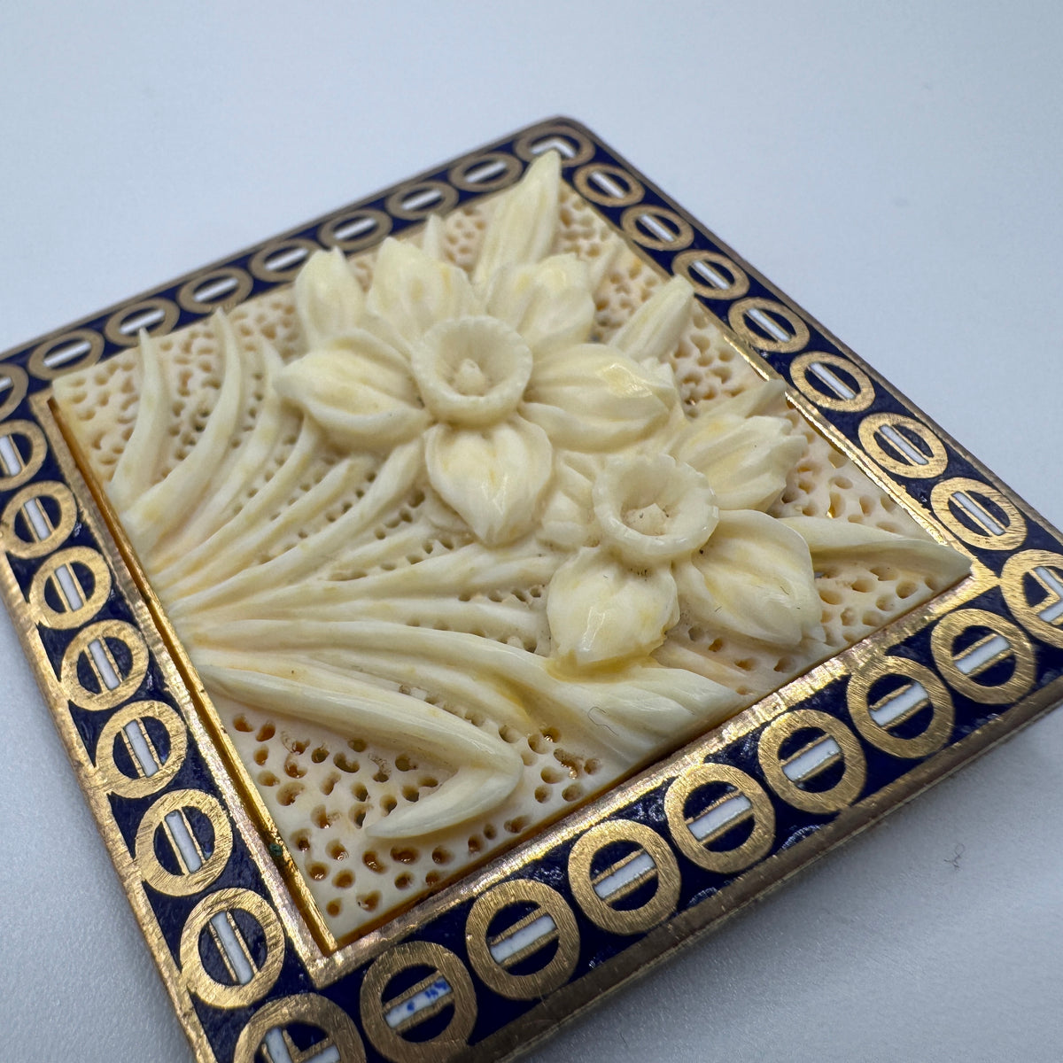 Rare Broche ancienne art Deco « les jonquilles » - métal doré émaillé bleu nuit et doré