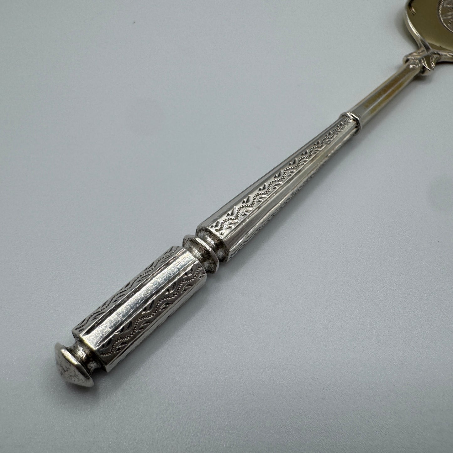 Petite pelle à mignardises ancienne Art Nouveau en Argent Minerve - vers 1900